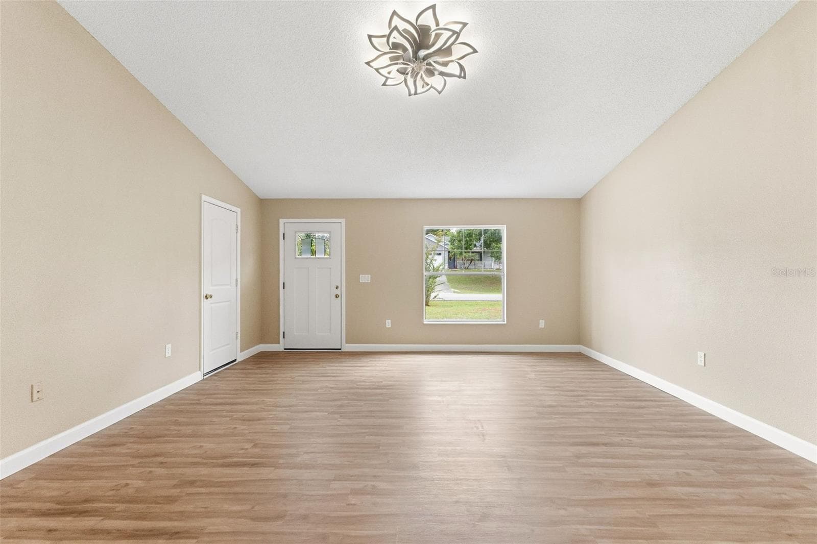 Single Family Residence at 13393 TWIN LAKE AVE, SPRING HILL, photo 10 of 49
