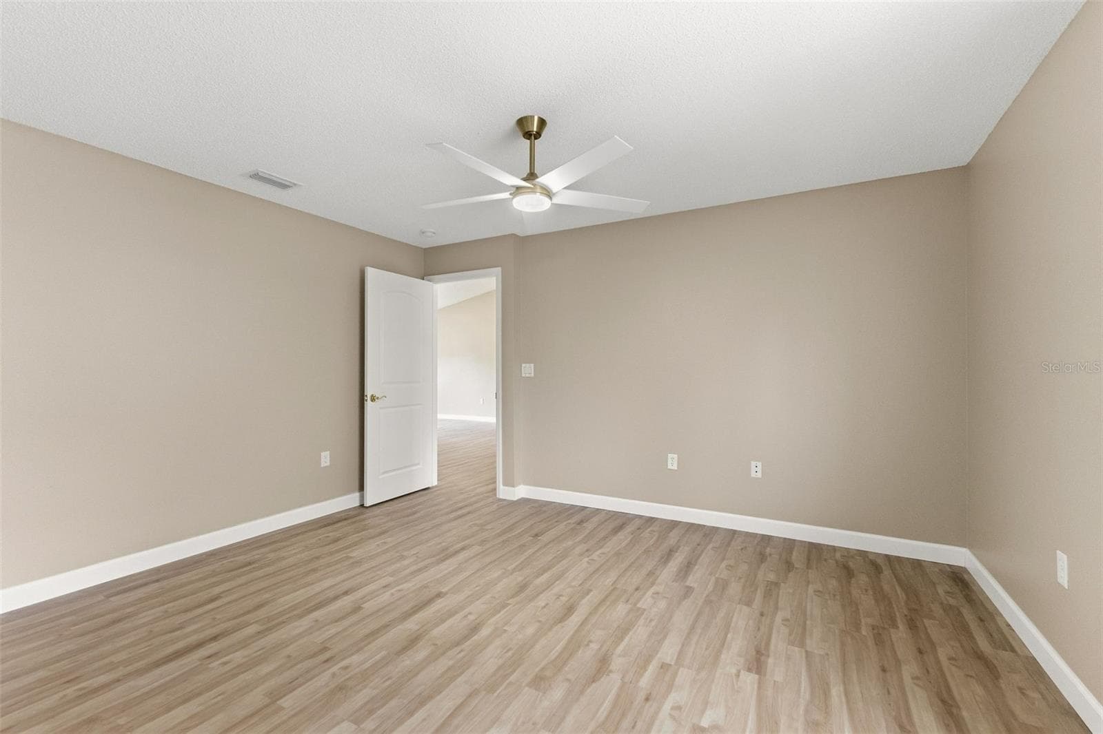 Single Family Residence at 13393 TWIN LAKE AVE, SPRING HILL, photo 19 of 49