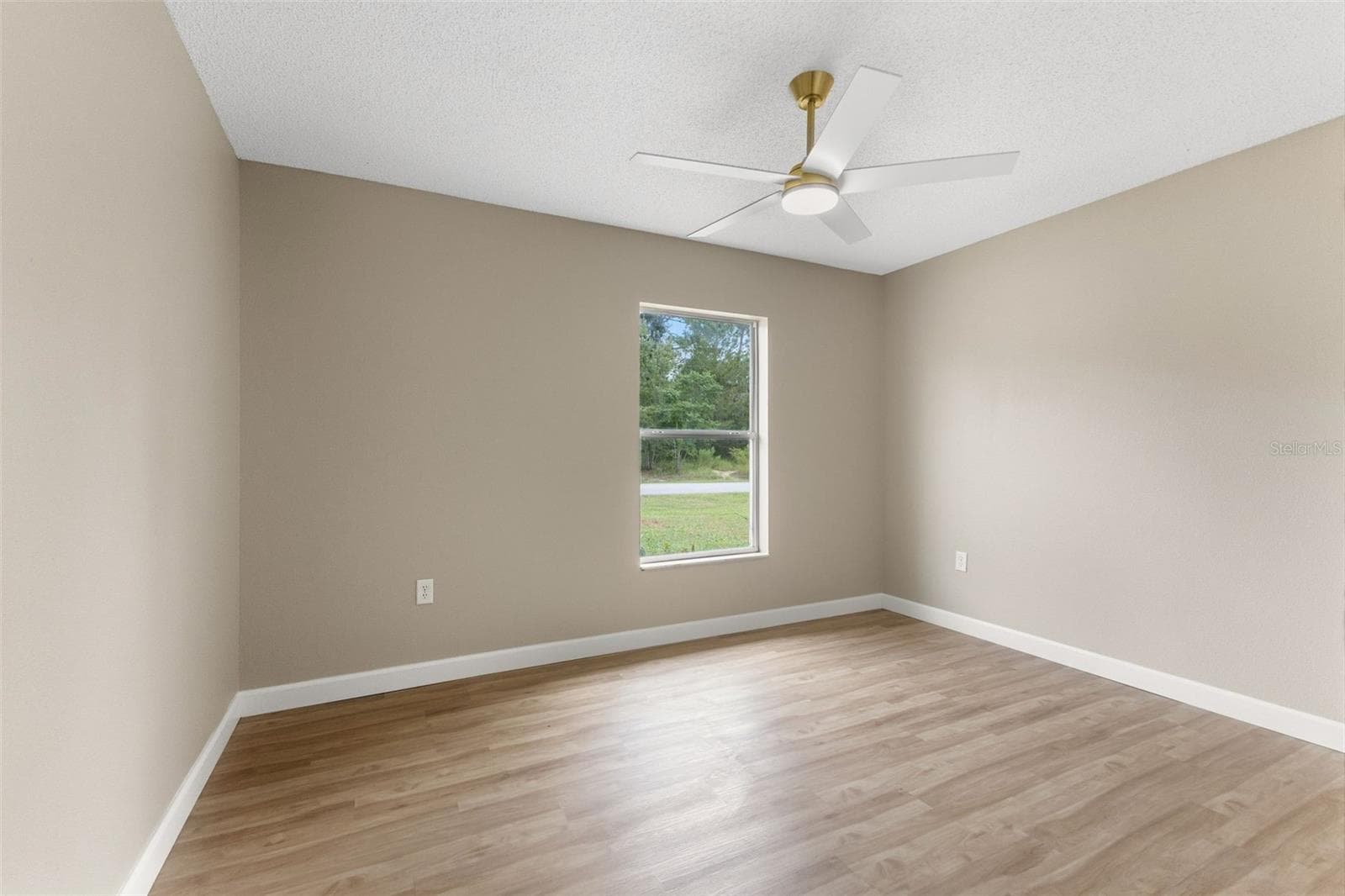 Single Family Residence at 13393 TWIN LAKE AVE, SPRING HILL, photo 21 of 49