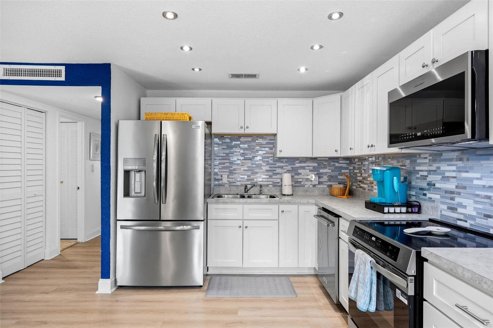 Tiled Backsplash - 345 S MCMULLEN BOOTH RD #143, CLEARWATER