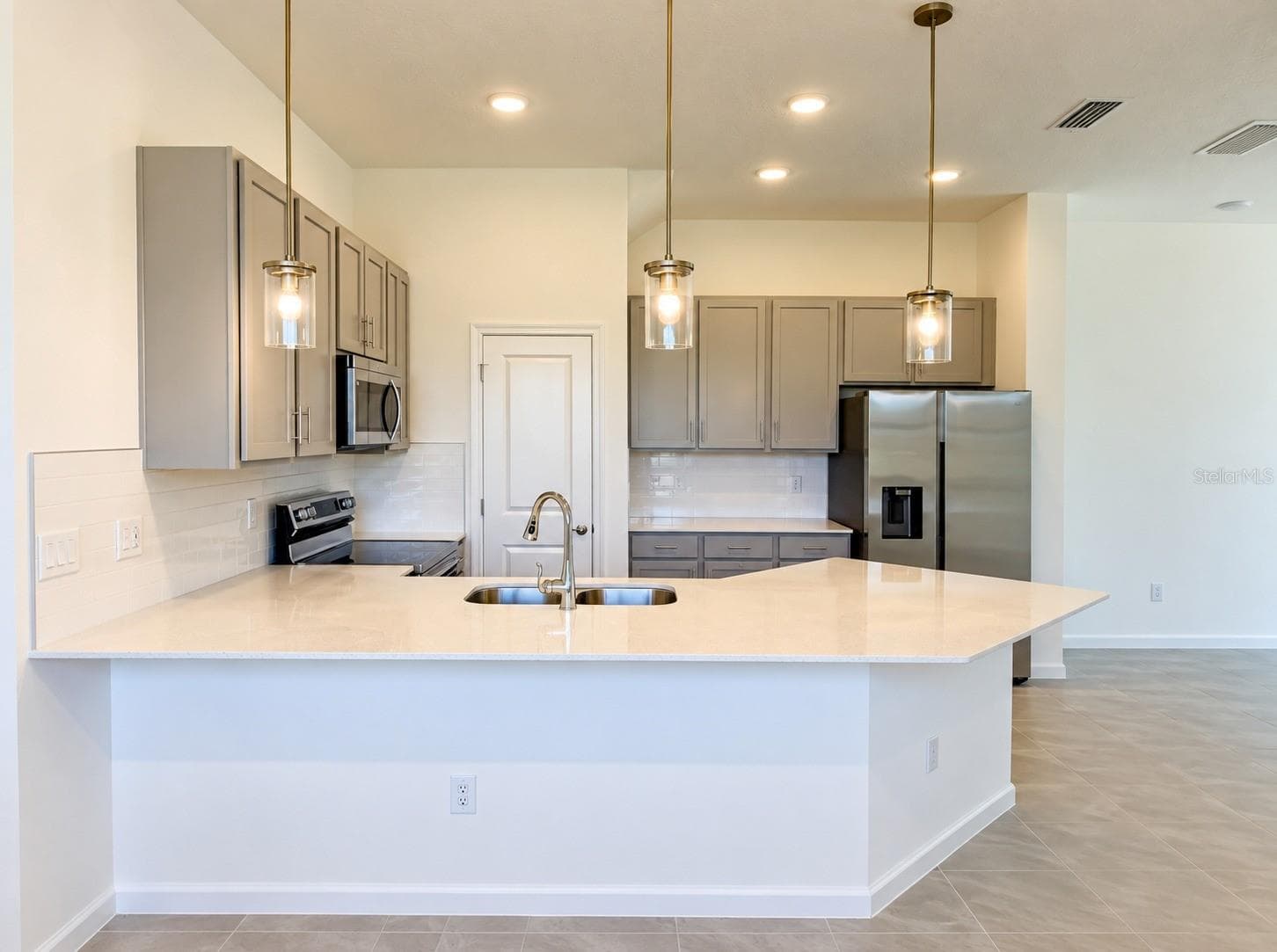 Townhouse at 10592 EBB TIDE LANE, ORLANDO, photo 3 of 28