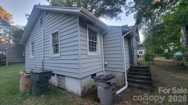 Single Family Residence at 910 W Mauney Avenue, Gastonia, photo 17 of 21