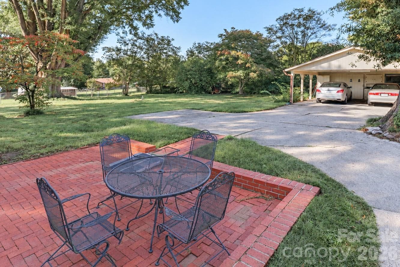 Single Family Residence at 1609 Museum Road, Statesville, photo 5 of 35