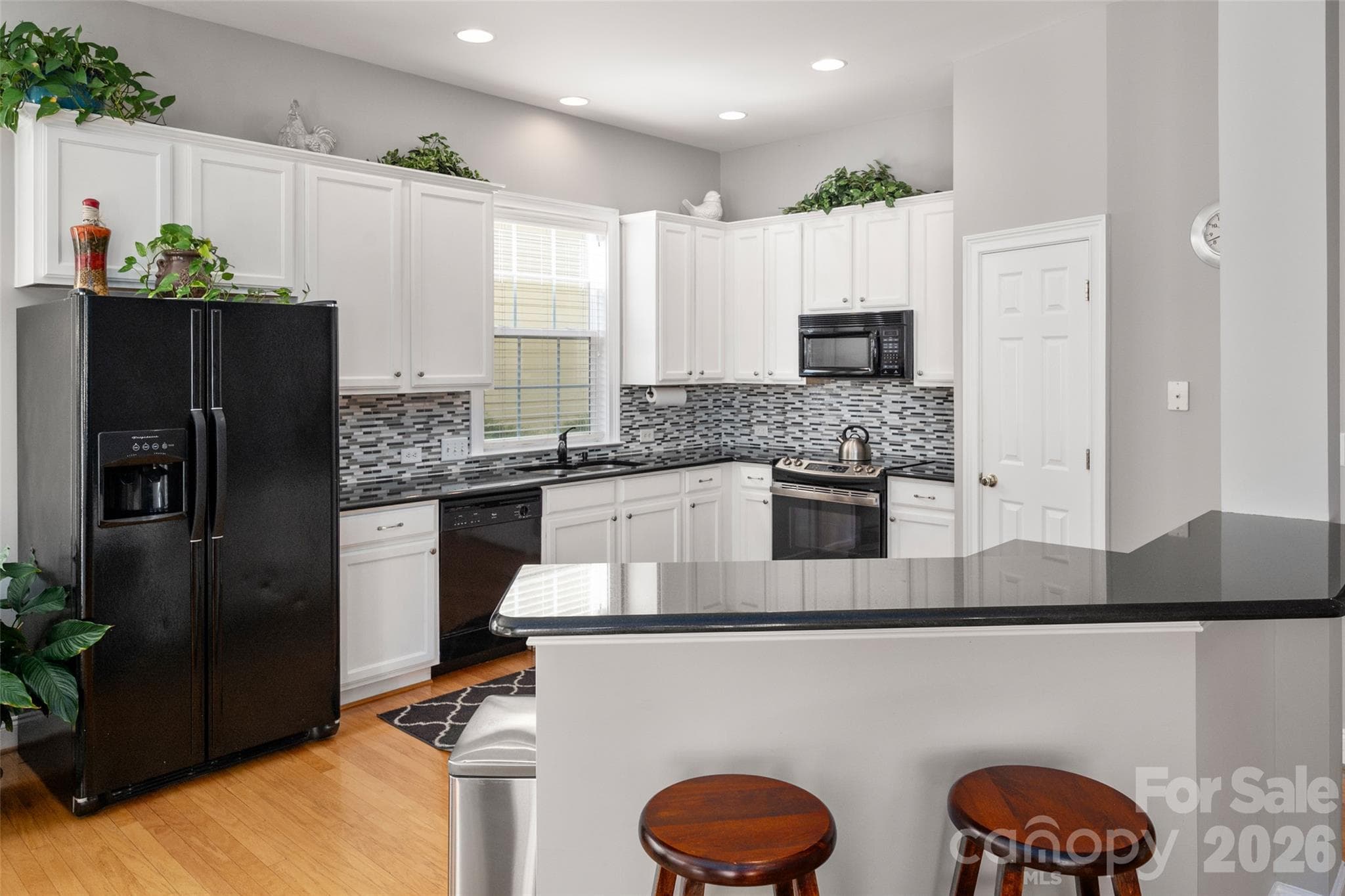 Single Family Residence at 3004 Ivy Brook Place, Matthews, photo 10 of 38