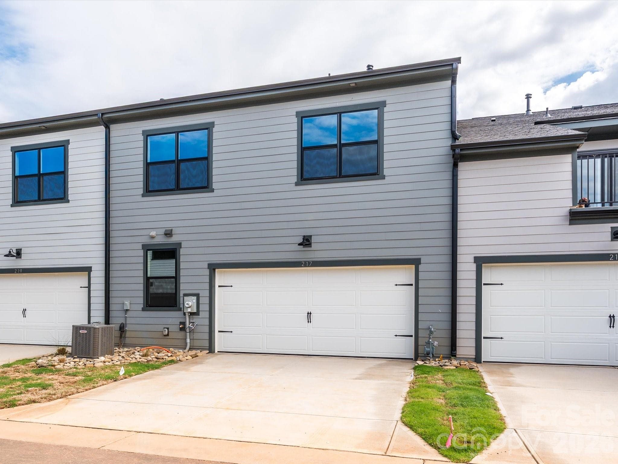 2-Bay Rear Load Garages with Full Length Driveway. - 217 Halemarg Drive, Belmont