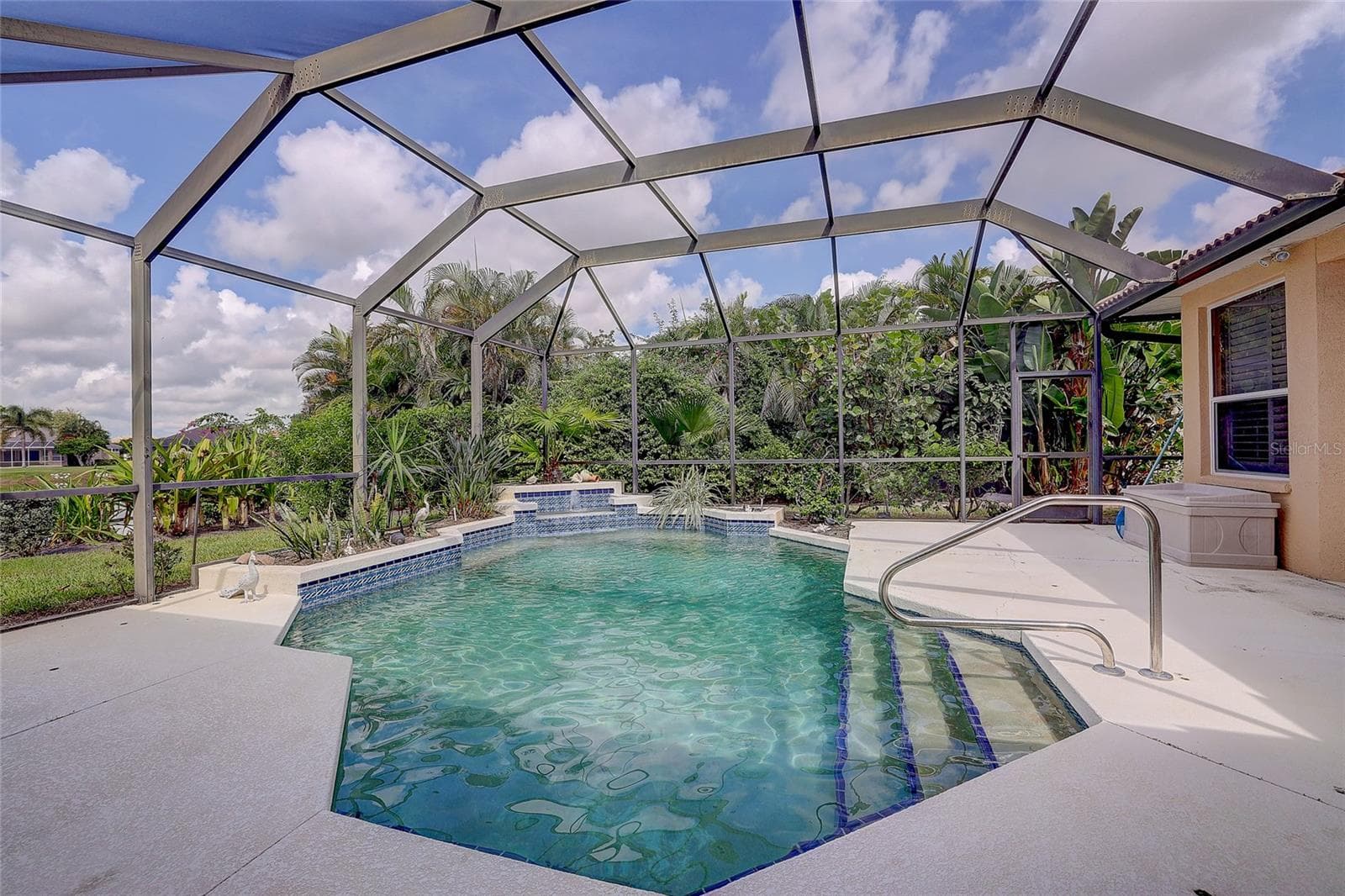 Single Family Residence at 12306 GREENBRIER WAY, LAKEWOOD RANCH, photo 2 of 55