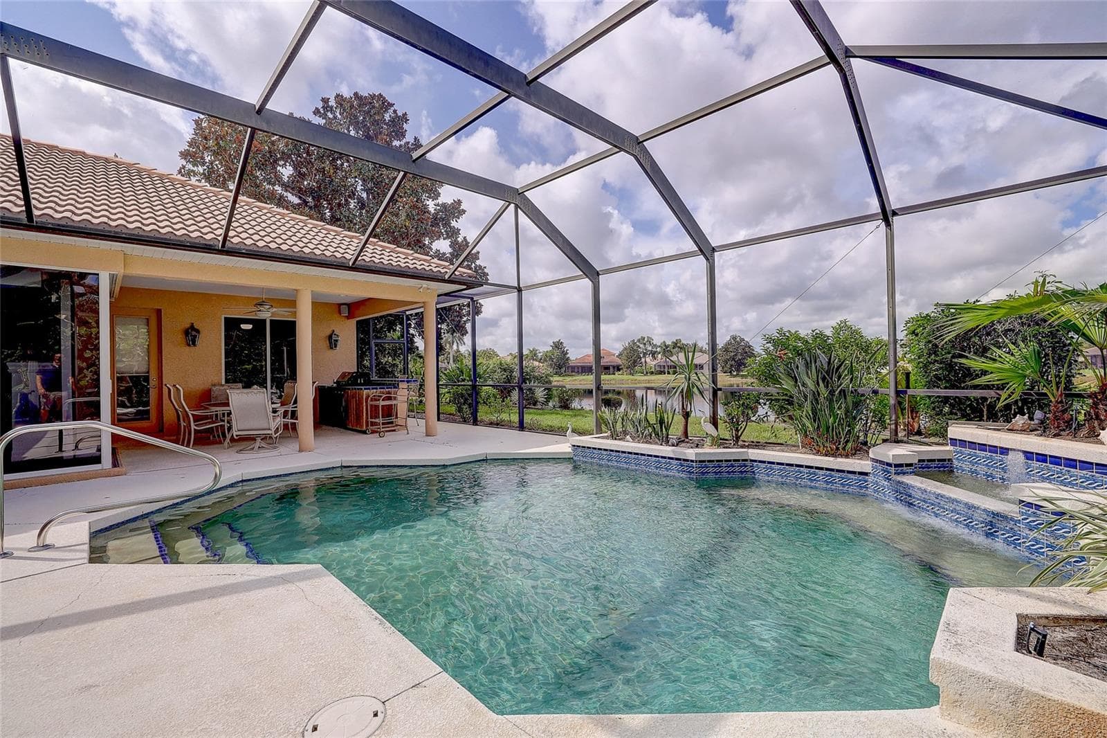 Single Family Residence at 12306 GREENBRIER WAY, LAKEWOOD RANCH, photo 40 of 55