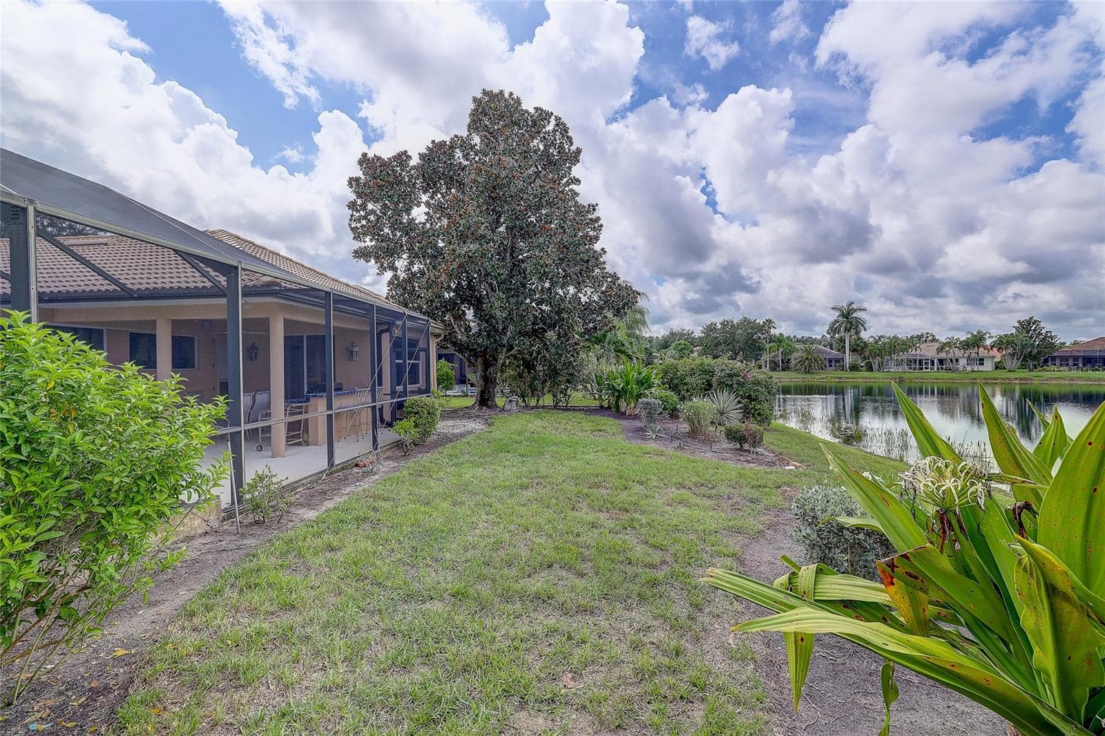 Single Family Residence at 12306 GREENBRIER WAY, LAKEWOOD RANCH, photo 45 of 55