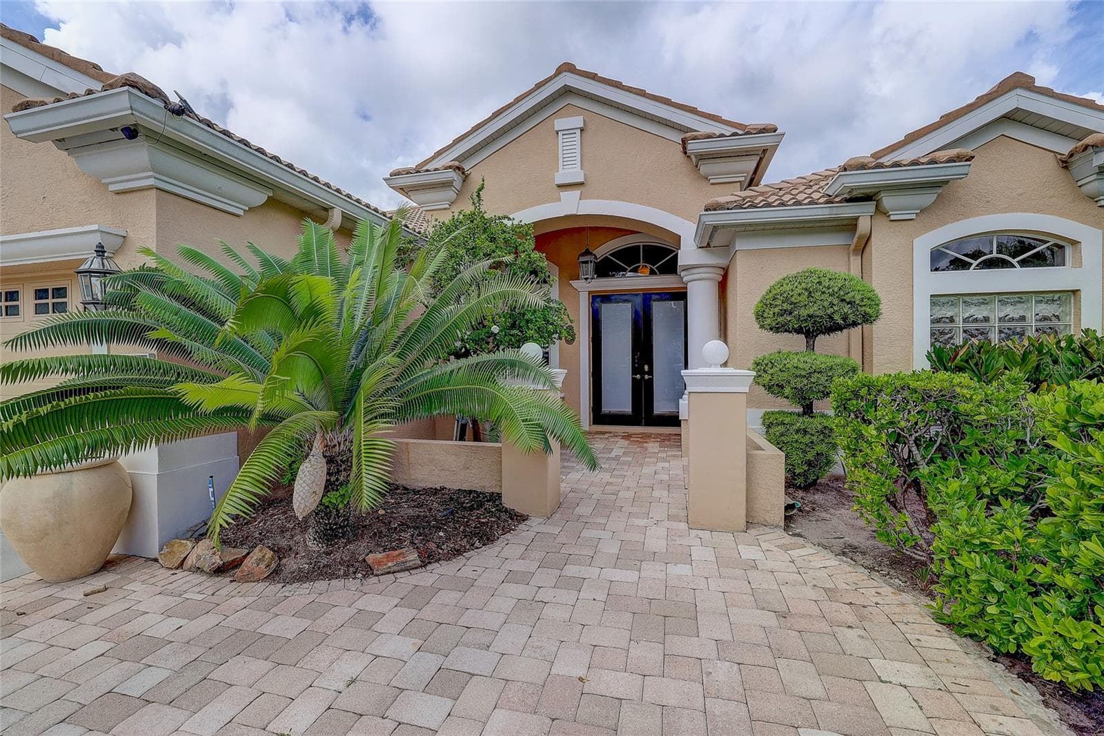 Single Family Residence at 12306 GREENBRIER WAY, LAKEWOOD RANCH, photo 49 of 55