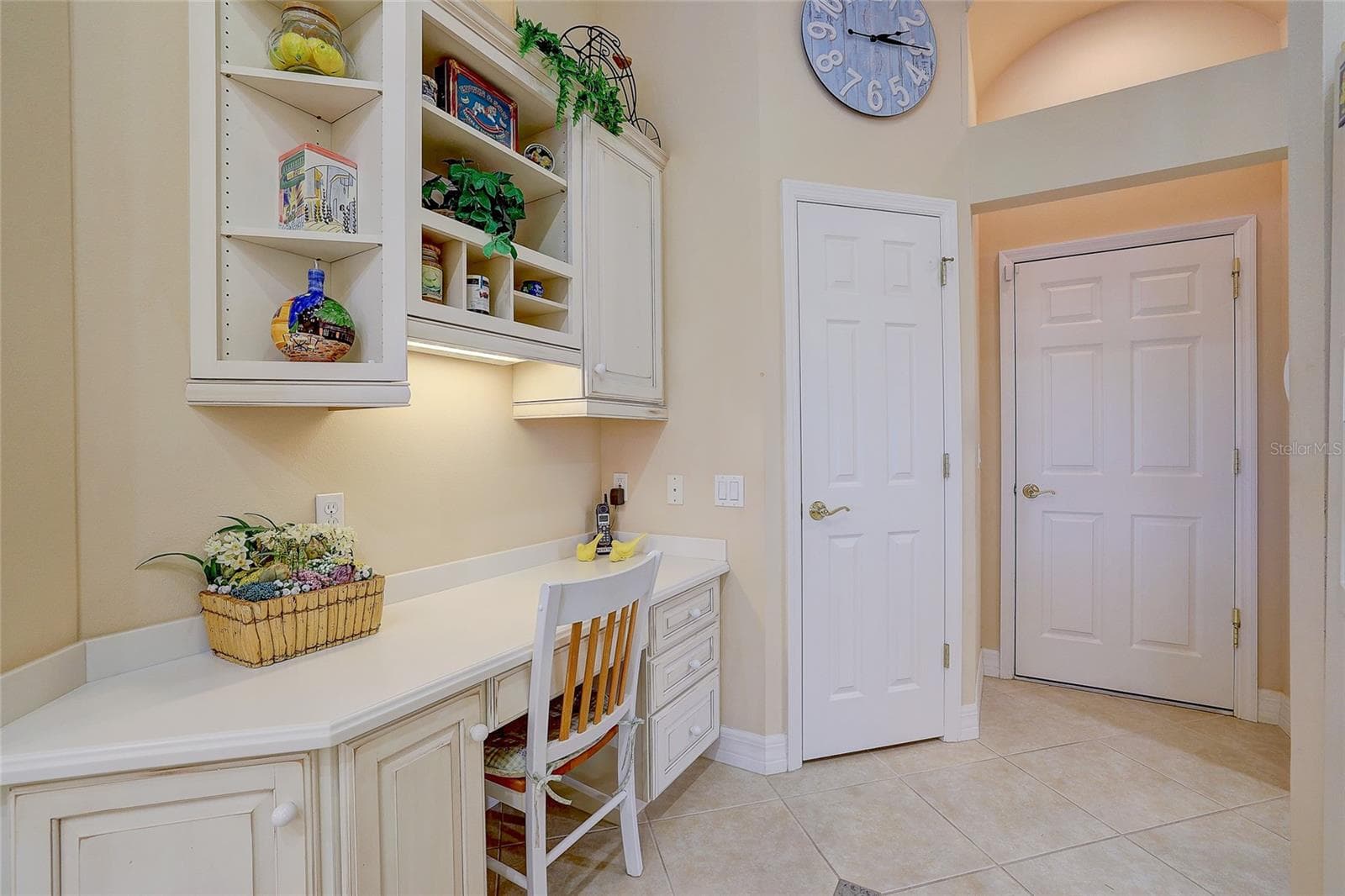 Single Family Residence at 12306 GREENBRIER WAY, LAKEWOOD RANCH, photo 11 of 55