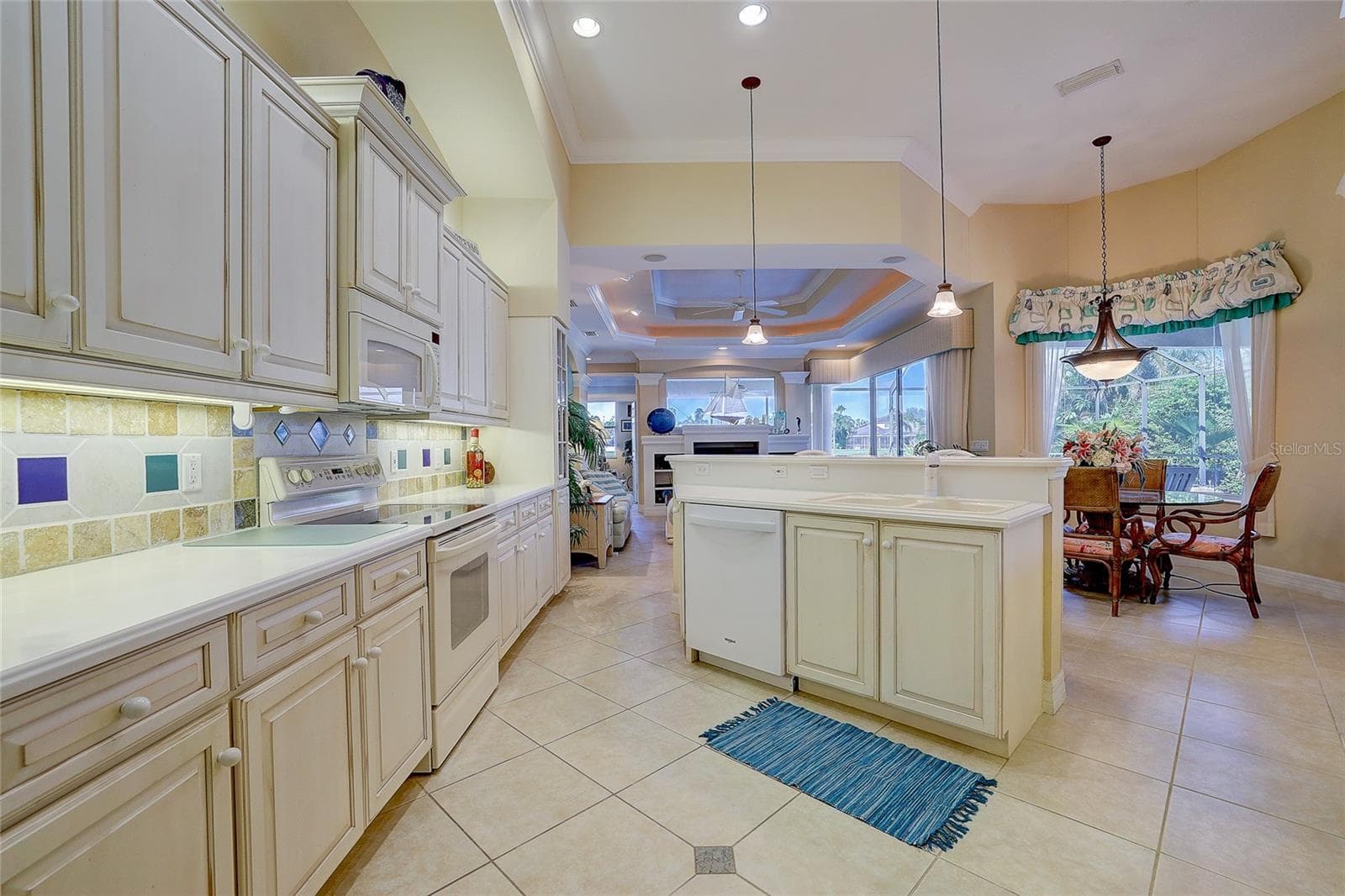 Single Family Residence at 12306 GREENBRIER WAY, LAKEWOOD RANCH, photo 12 of 55