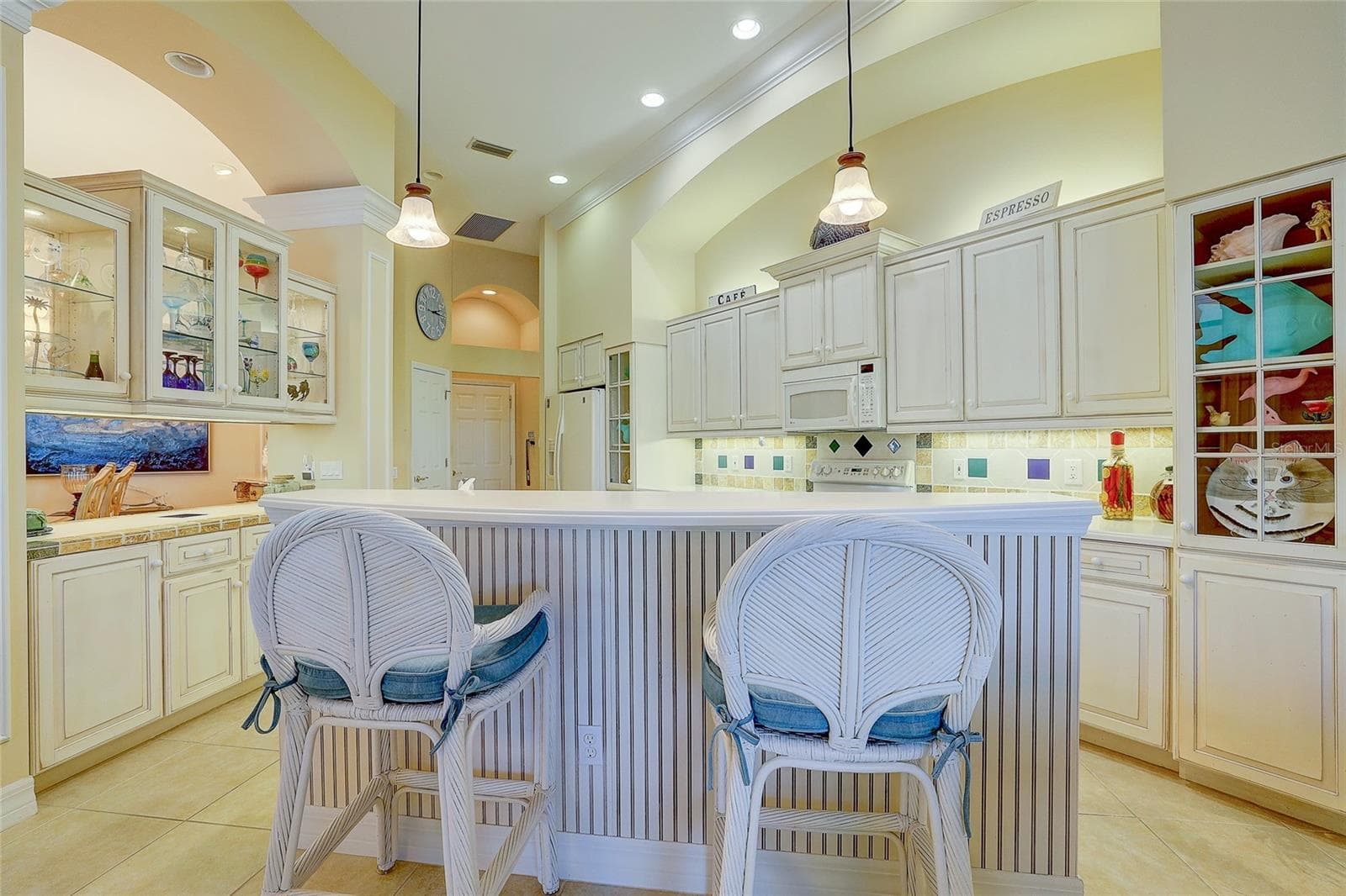 Single Family Residence at 12306 GREENBRIER WAY, LAKEWOOD RANCH, photo 15 of 55