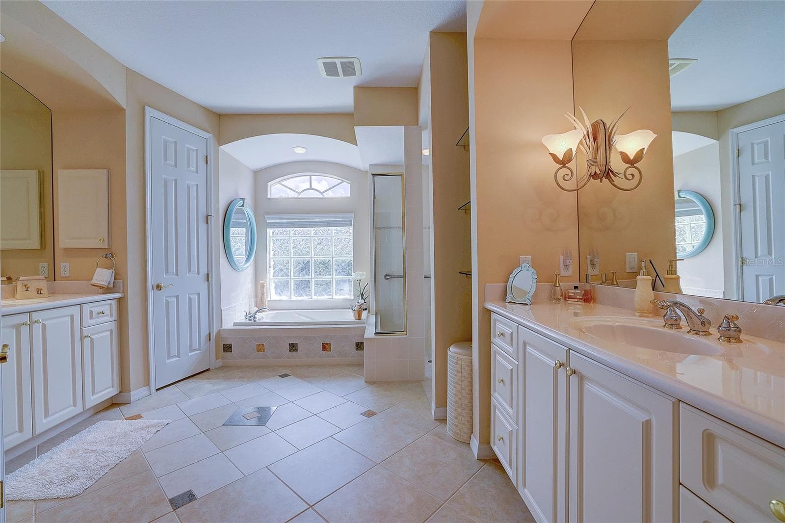 Single Family Residence at 12306 GREENBRIER WAY, LAKEWOOD RANCH, photo 26 of 55