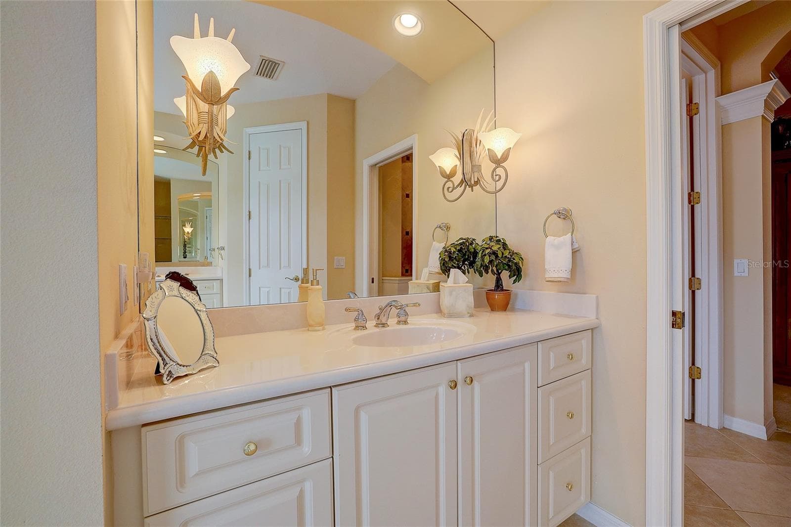 Single Family Residence at 12306 GREENBRIER WAY, LAKEWOOD RANCH, photo 28 of 55