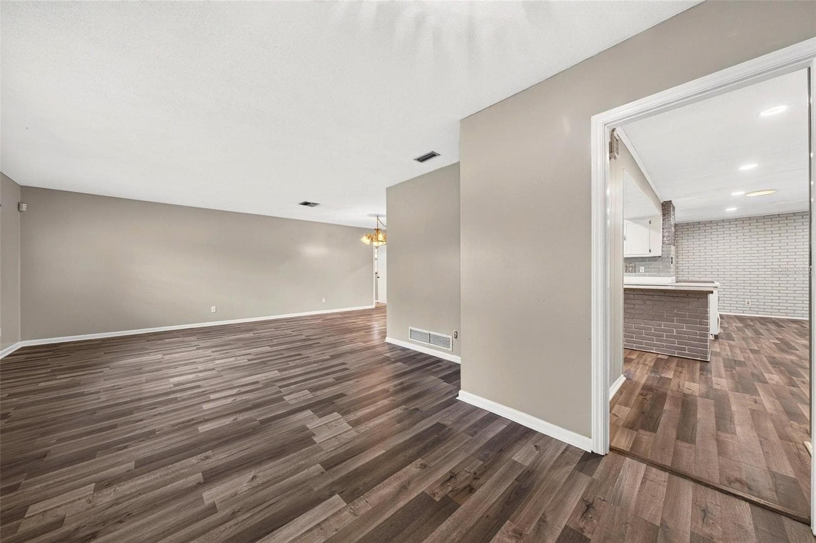 Single Family Residence at 2504 LAUDERDALE CT, ORLANDO, photo 2 of 82