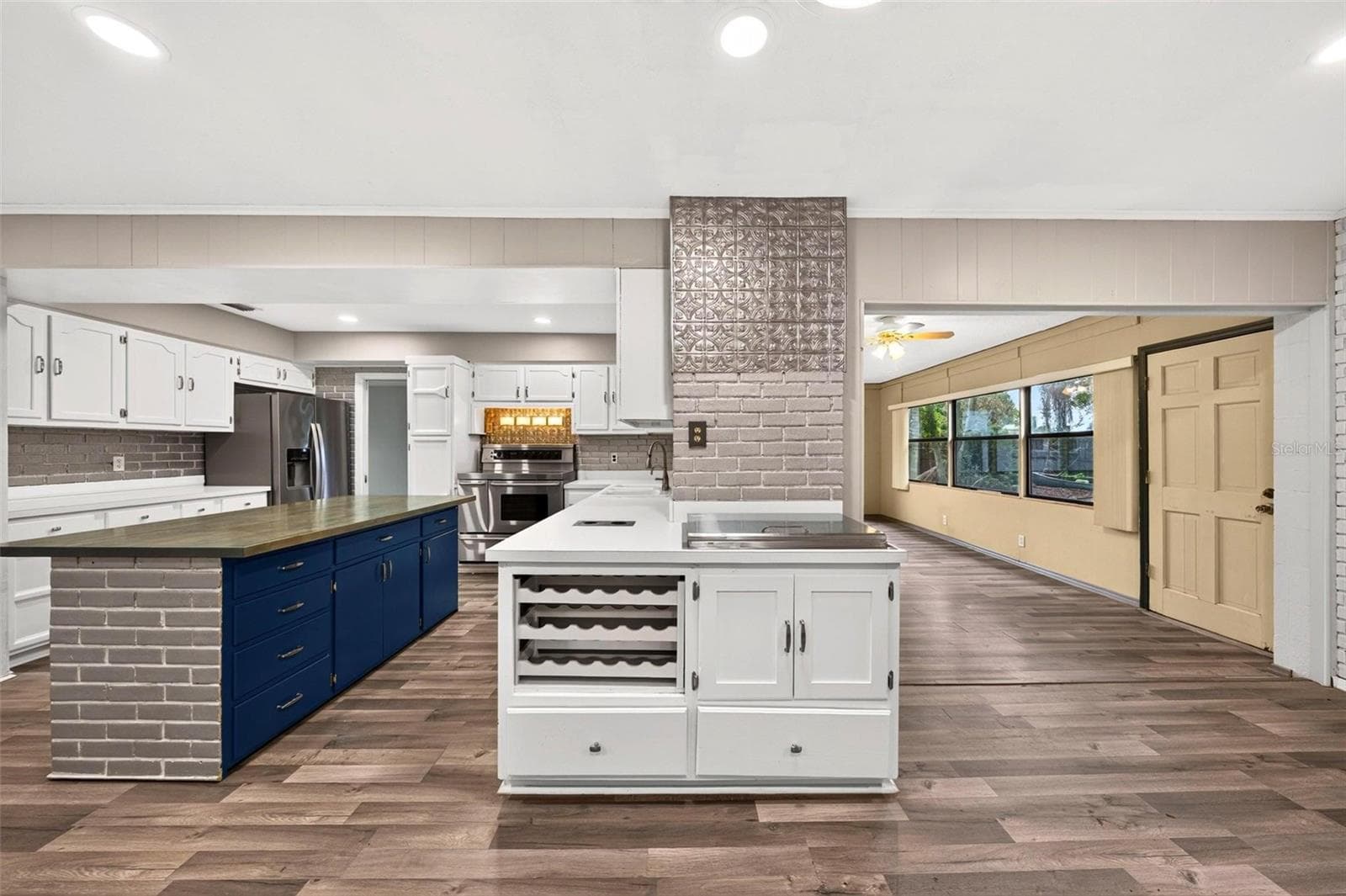 Single Family Residence at 2504 LAUDERDALE CT, ORLANDO, photo 15 of 82