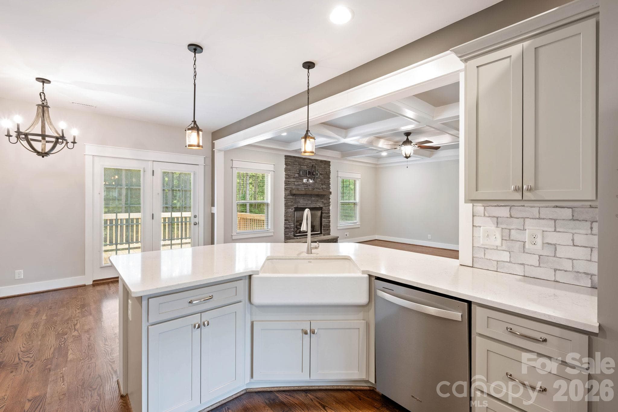 Kitchen main level - 607 Zelkova Street, York
