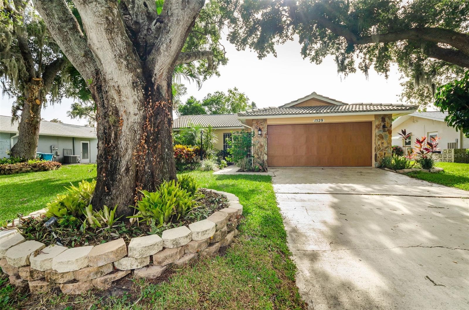 Single Family Residence at 1529 E DORCHESTER DR, PALM HARBOR, photo 4 of 20