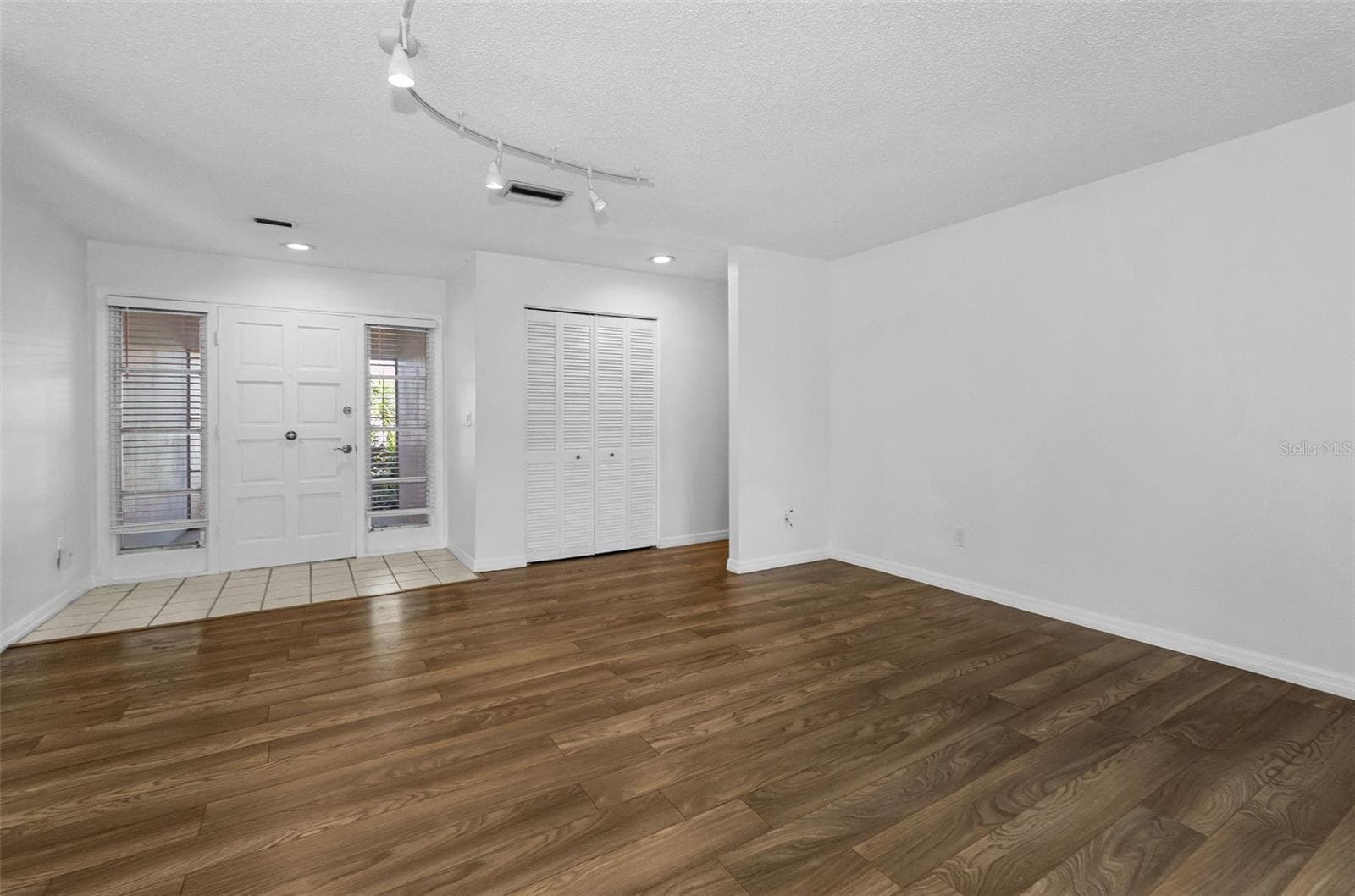 Single Family Residence at 1529 E DORCHESTER DR, PALM HARBOR, photo 6 of 20