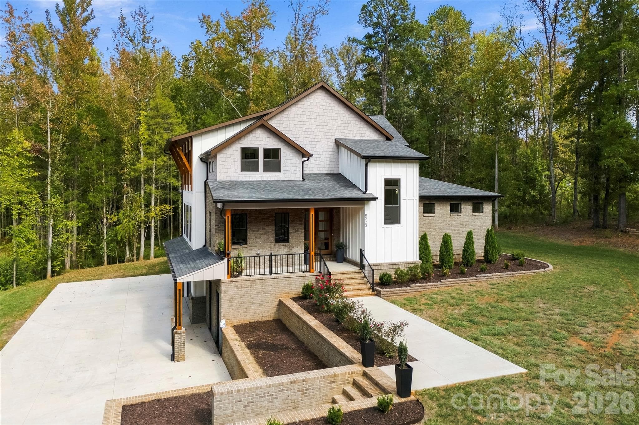 Single Family Residence at 8223 Max Meadows Drive, Charlotte, photo 3 of 48