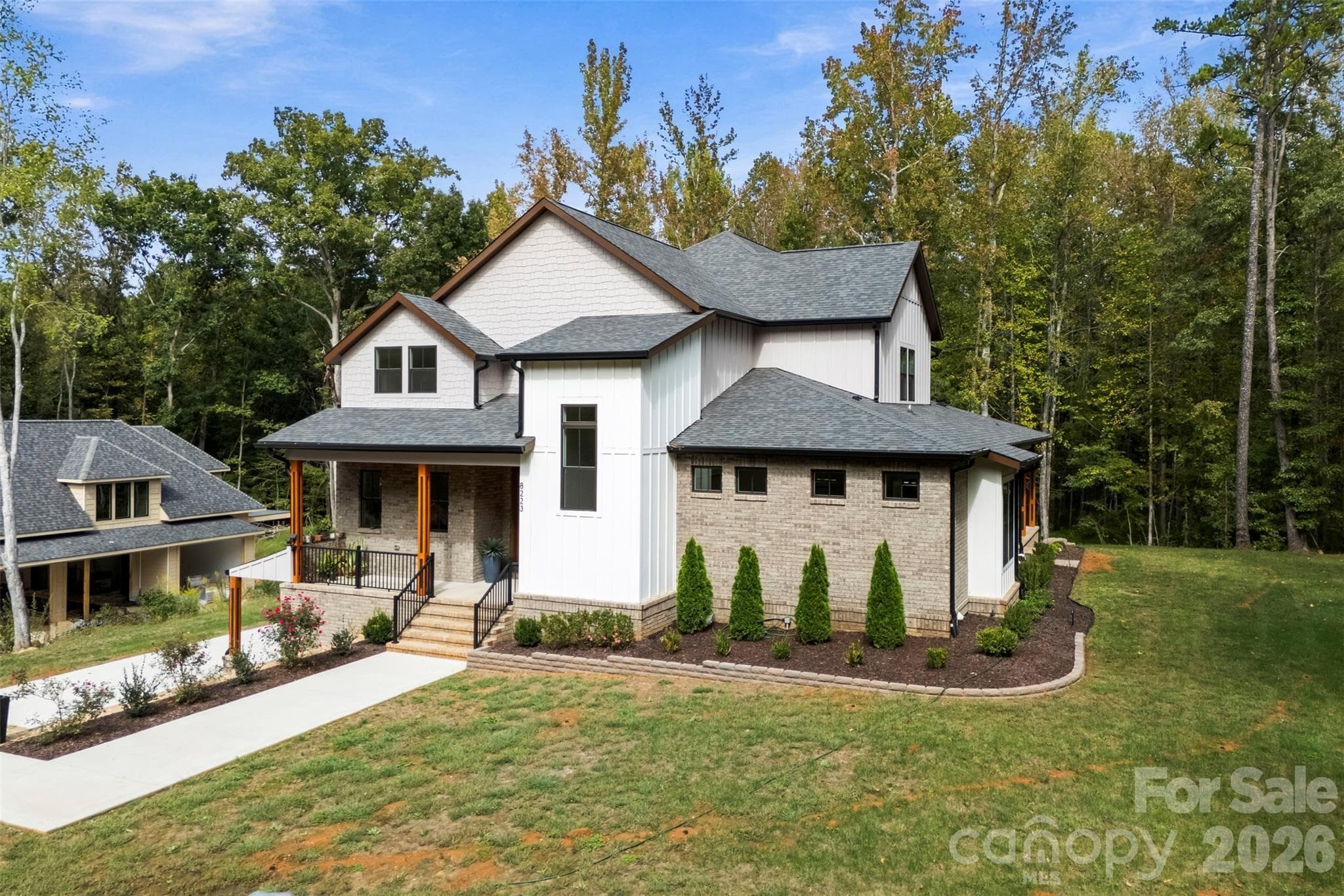 Single Family Residence at 8223 Max Meadows Drive, Charlotte, photo 4 of 48