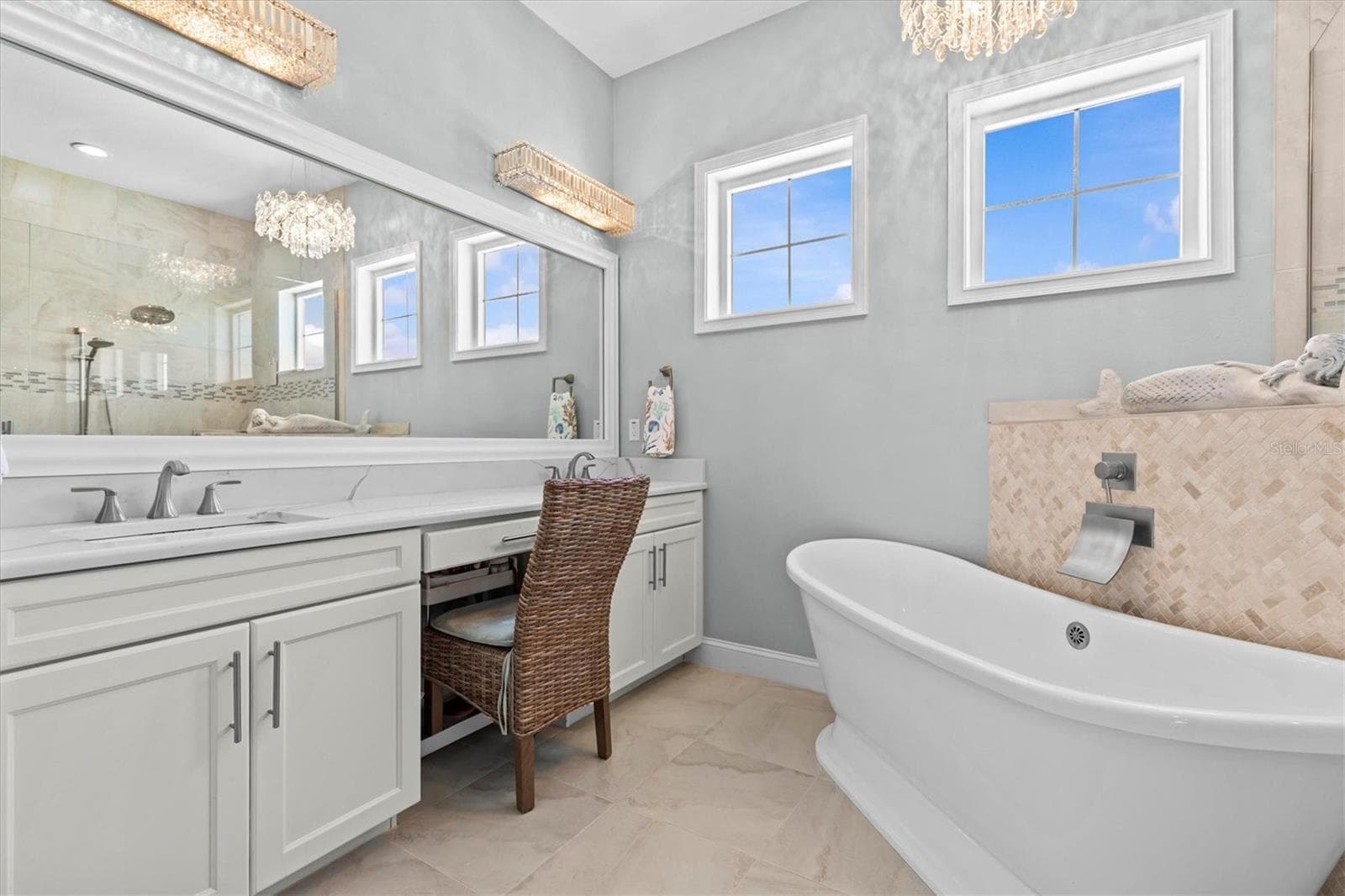 Dual sinks and vanity - 4030 GULF COAST DR, HERNANDO BEACH
