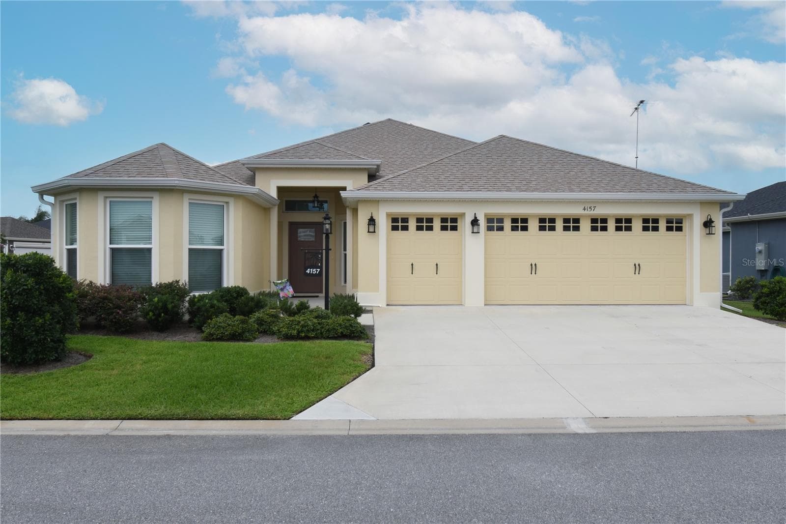 Front of Home on a Corner Homesite - 4157 COLLERETTE CT, THE VILLAGES
