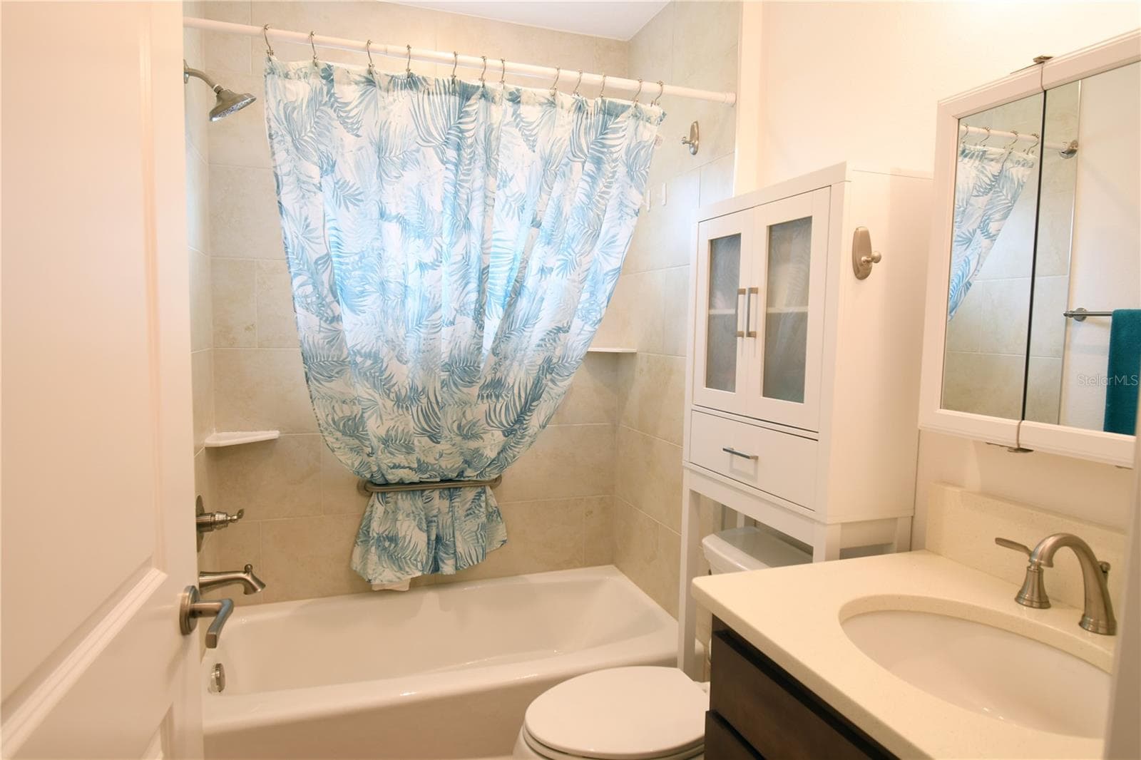 Guest Bathroom with Quartz Counter Top - 4157 COLLERETTE CT, THE VILLAGES