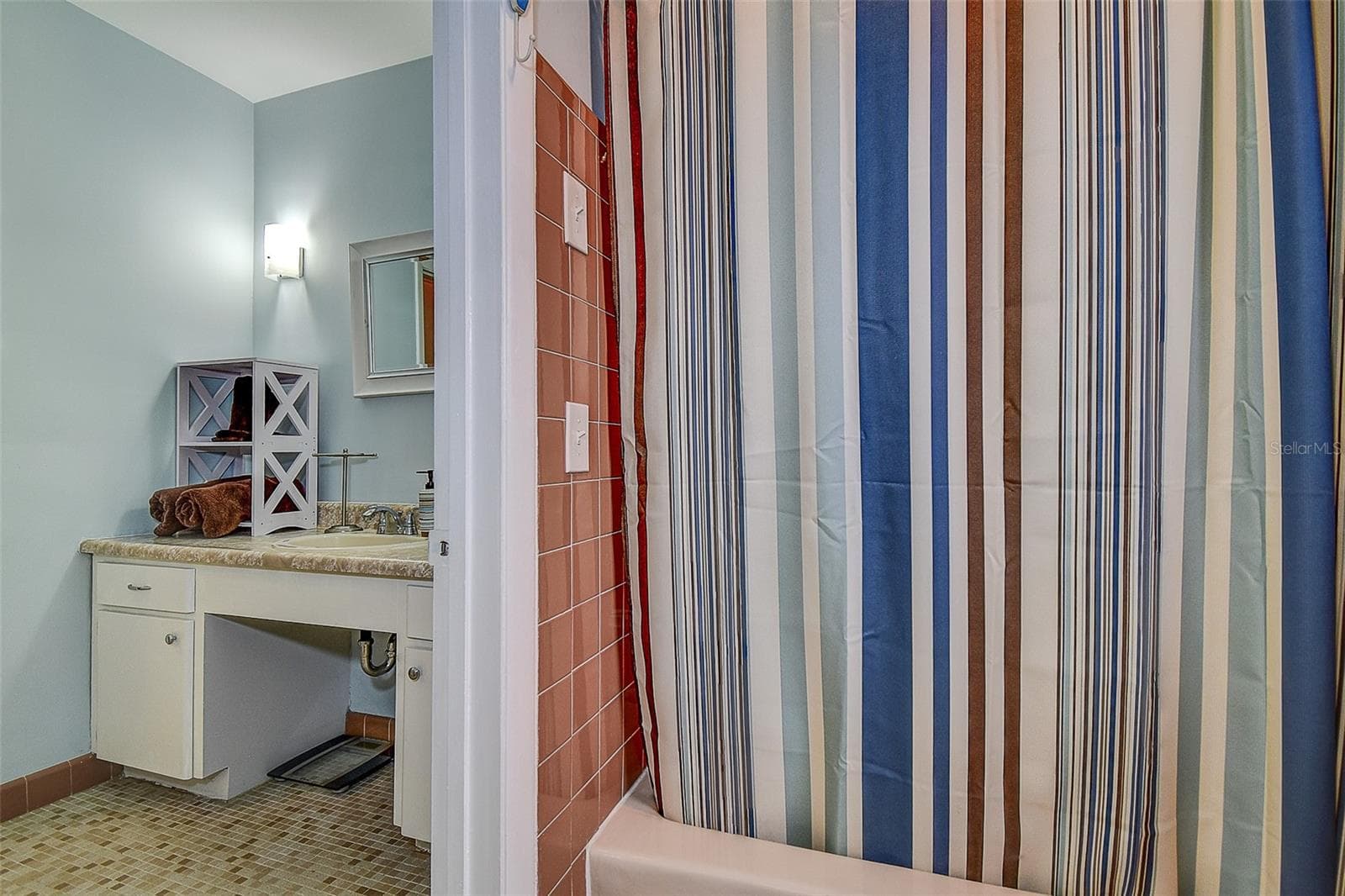 Bath from Guest Side - 6237 DALTON ST, SPRING HILL
