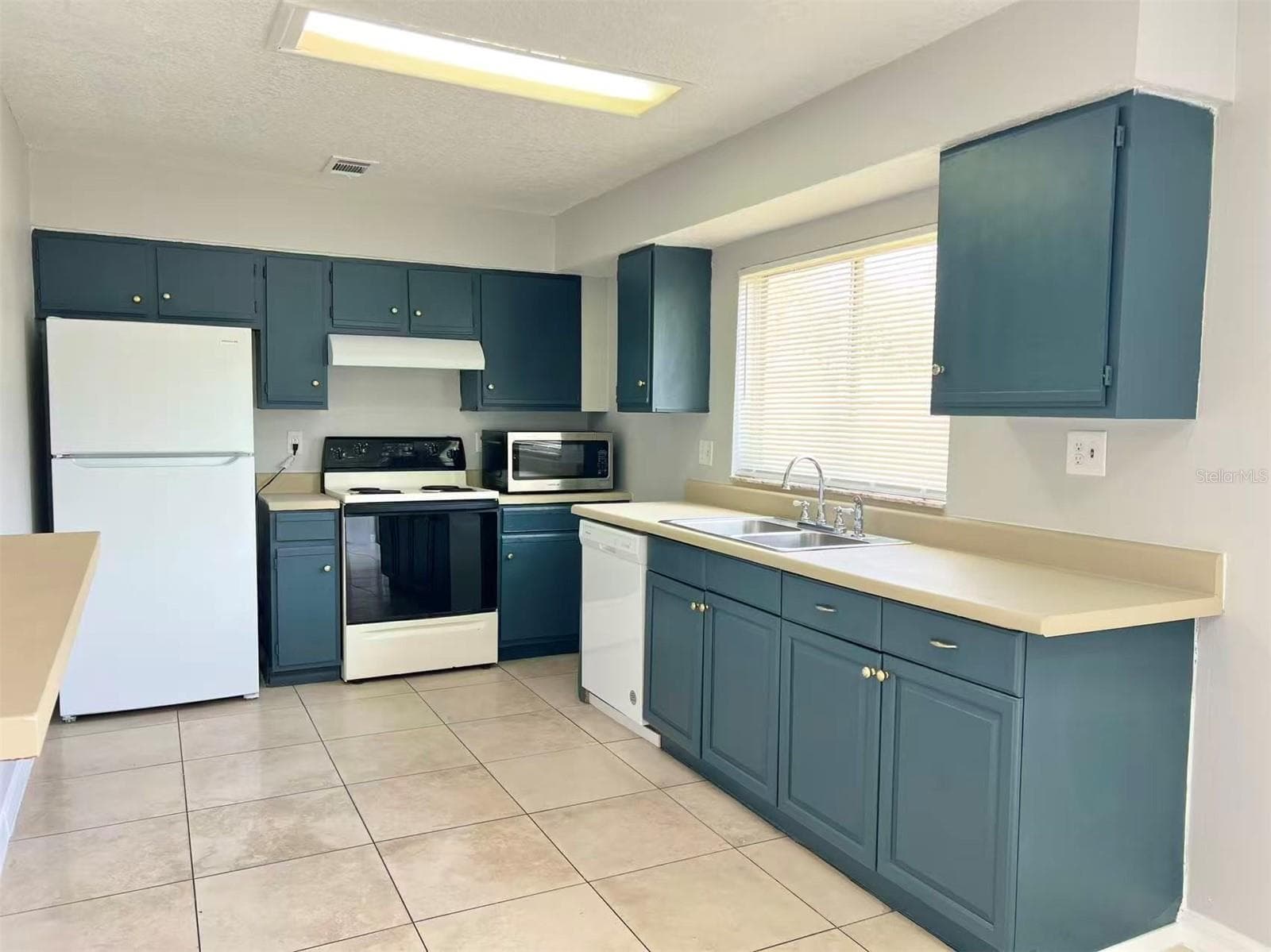 Single Family Residence at 291 LALLA LN, APOPKA, photo 7 of 27