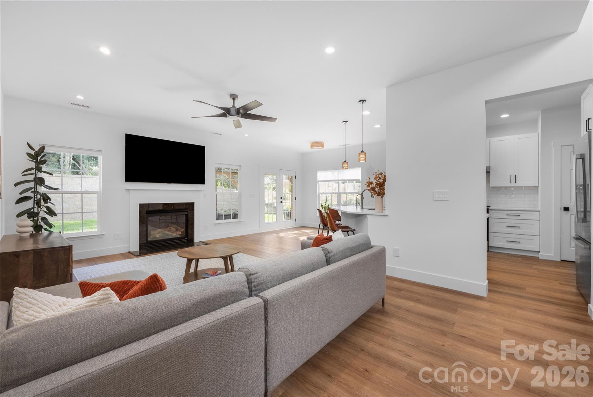 Single Family Residence at 20315 Southshore Drive, Cornelius, photo 5 of 48