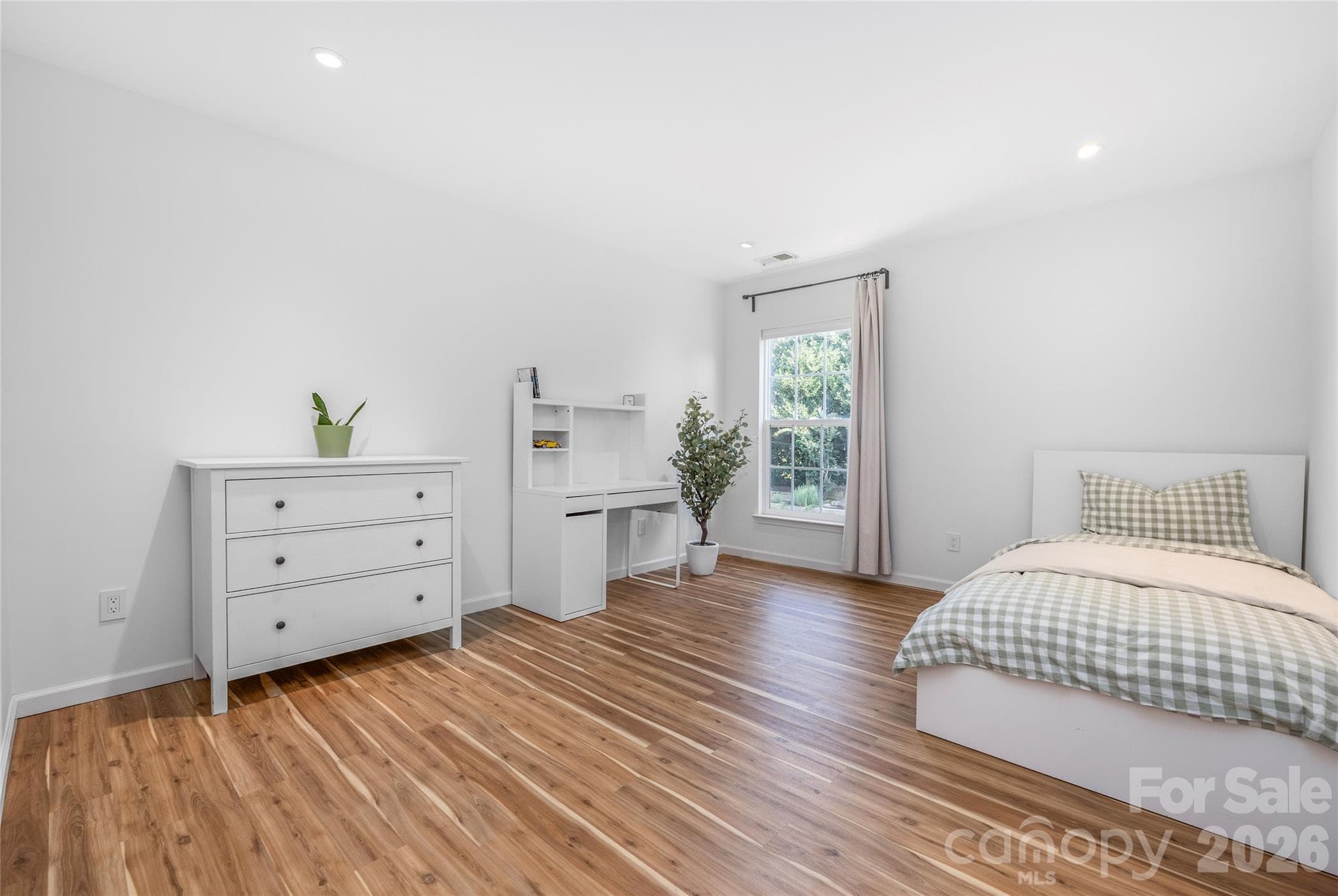 Single Family Residence at 20315 Southshore Drive, Cornelius, photo 21 of 48
