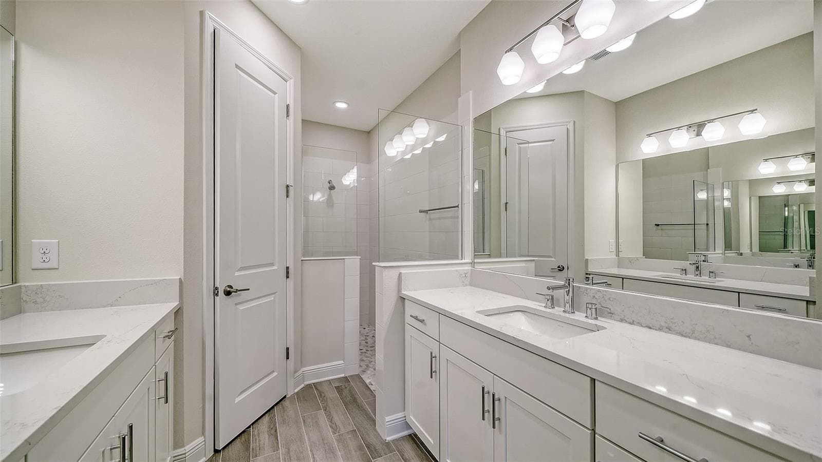 Villa at 2115 SYLVESTER PALM LN, BRADENTON, photo 5 of 33