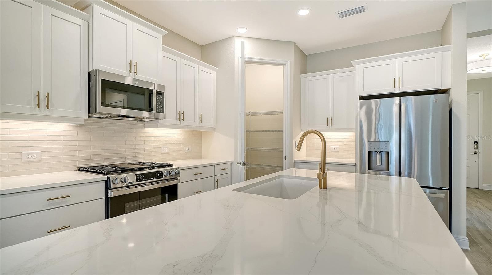 Villa at 2115 SYLVESTER PALM LN, BRADENTON, photo 16 of 33