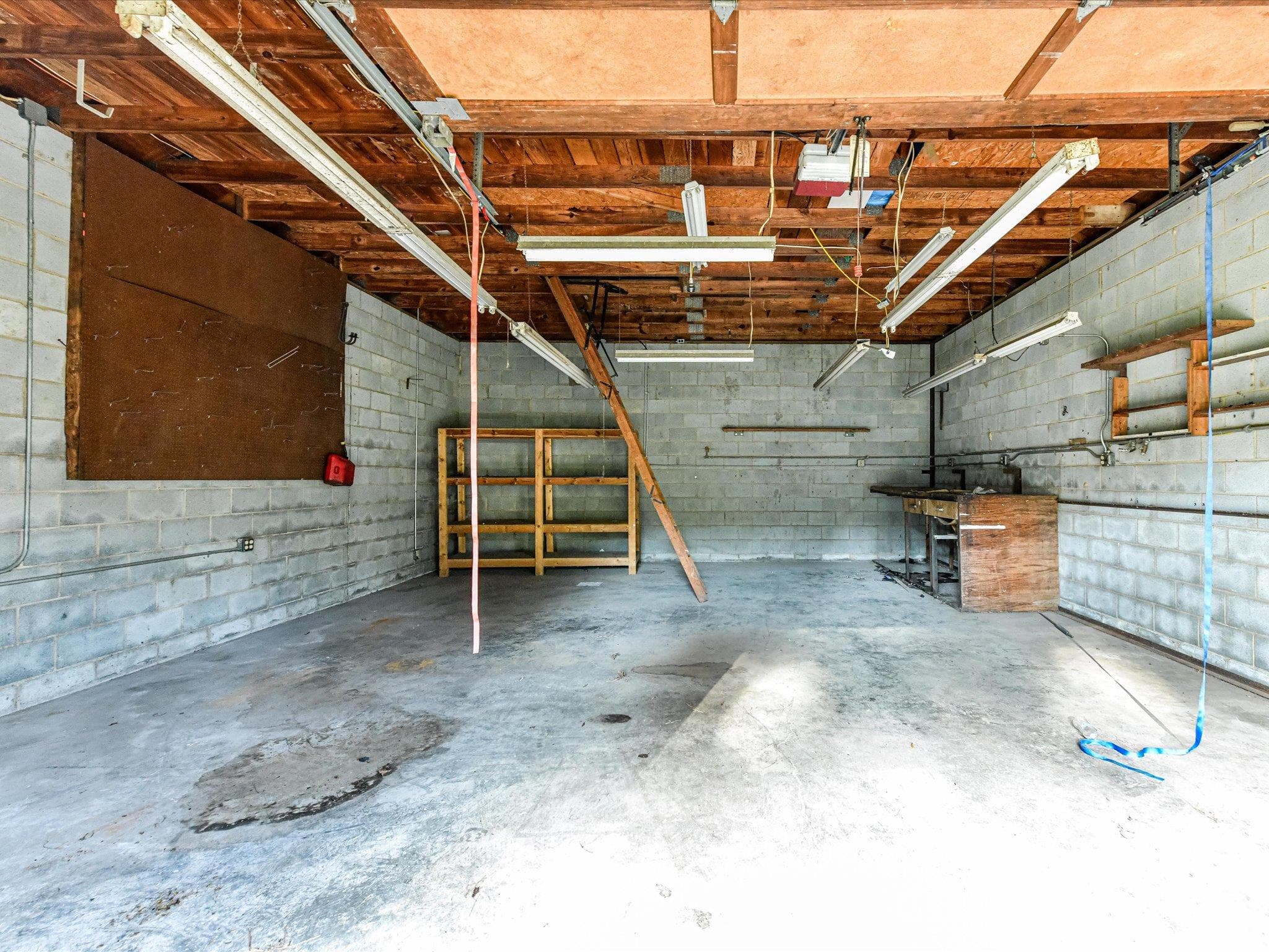 Oversized Garage with Storage - 205 Oakland Street, Locust
