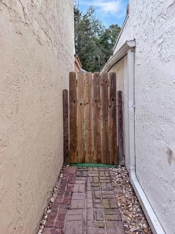 walk way to private patio - 12233 SADDLE STRAP ROW, HUDSON
