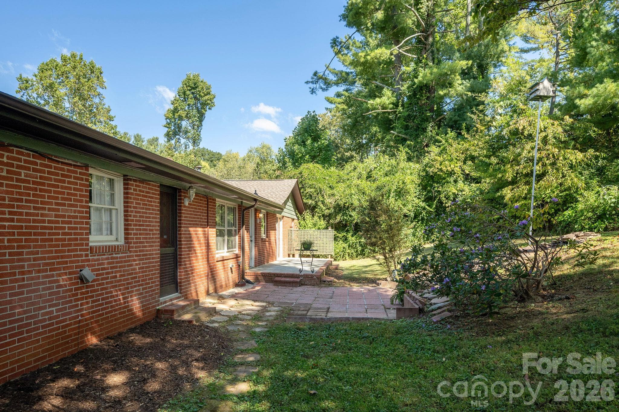 Backyard and patio - 224 Lyndale Road, Hendersonville