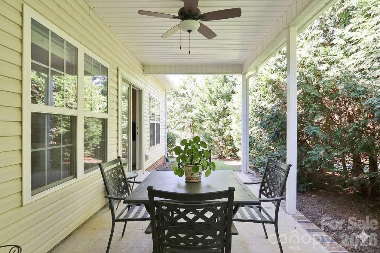 Back covered patio - 101 Parkview Drive, Yadkinville