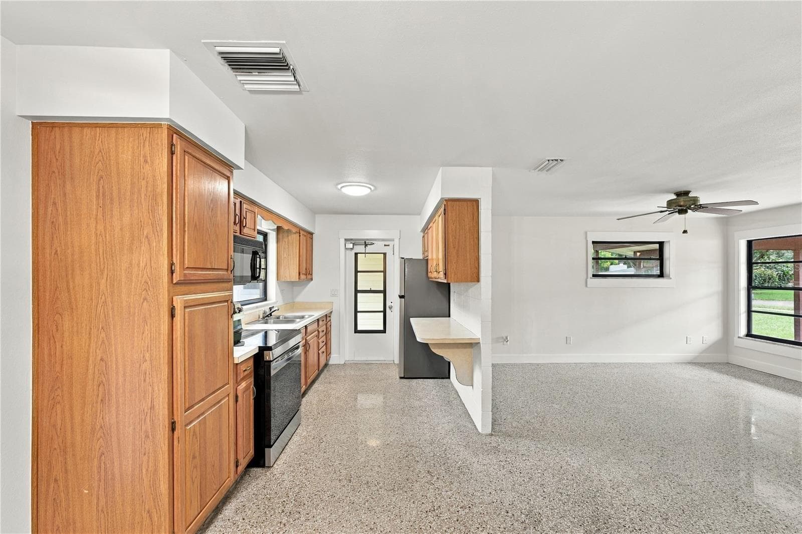 Single Family Residence at 107 OAK ST, ALTAMONTE SPRINGS, photo 8 of 40