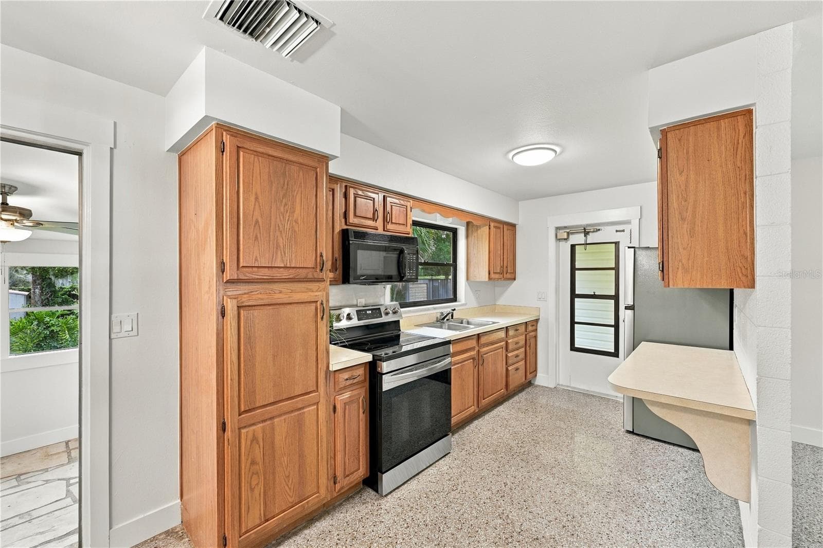 Single Family Residence at 107 OAK ST, ALTAMONTE SPRINGS, photo 9 of 40
