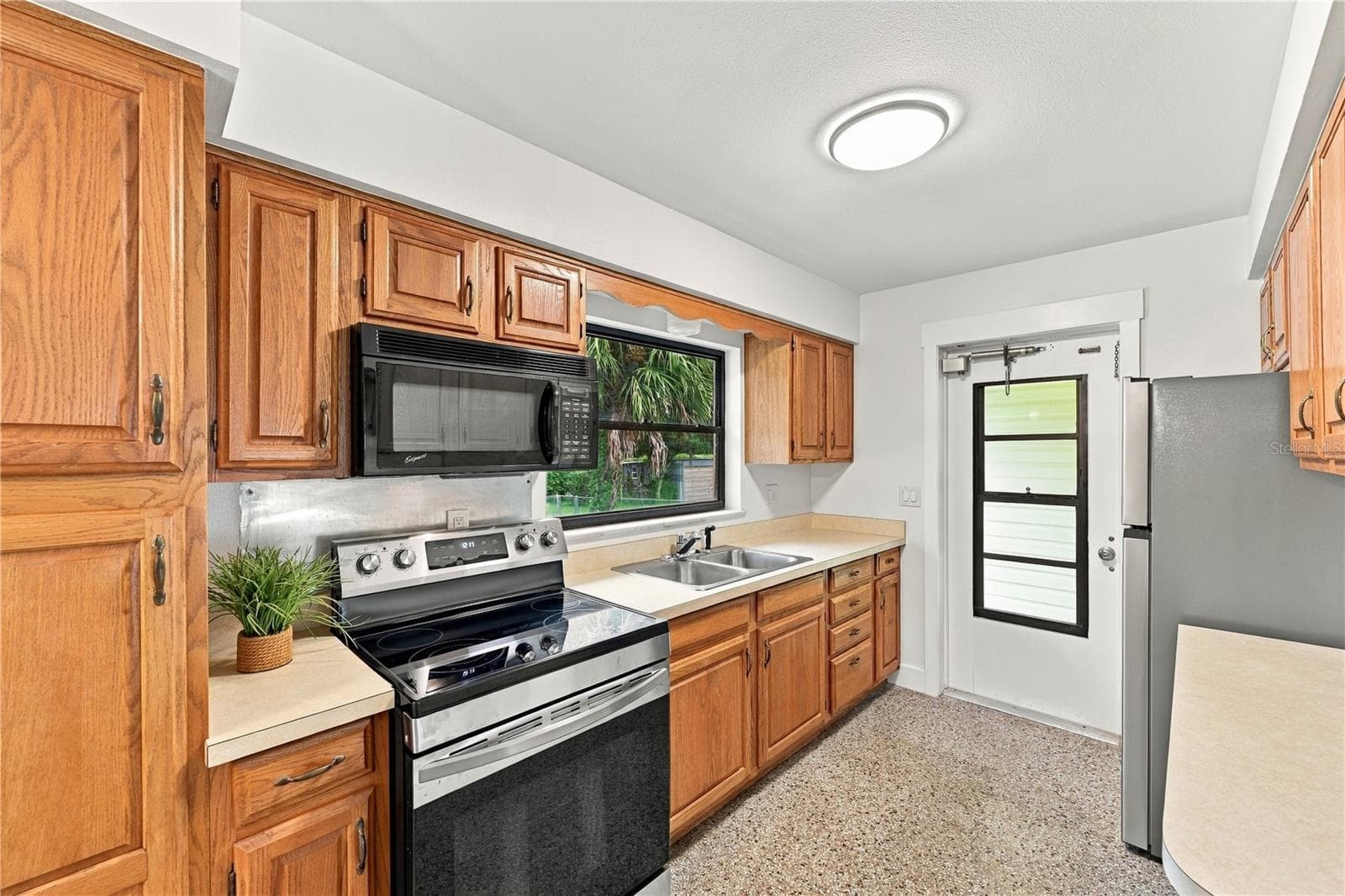 Single Family Residence at 107 OAK ST, ALTAMONTE SPRINGS, photo 10 of 40