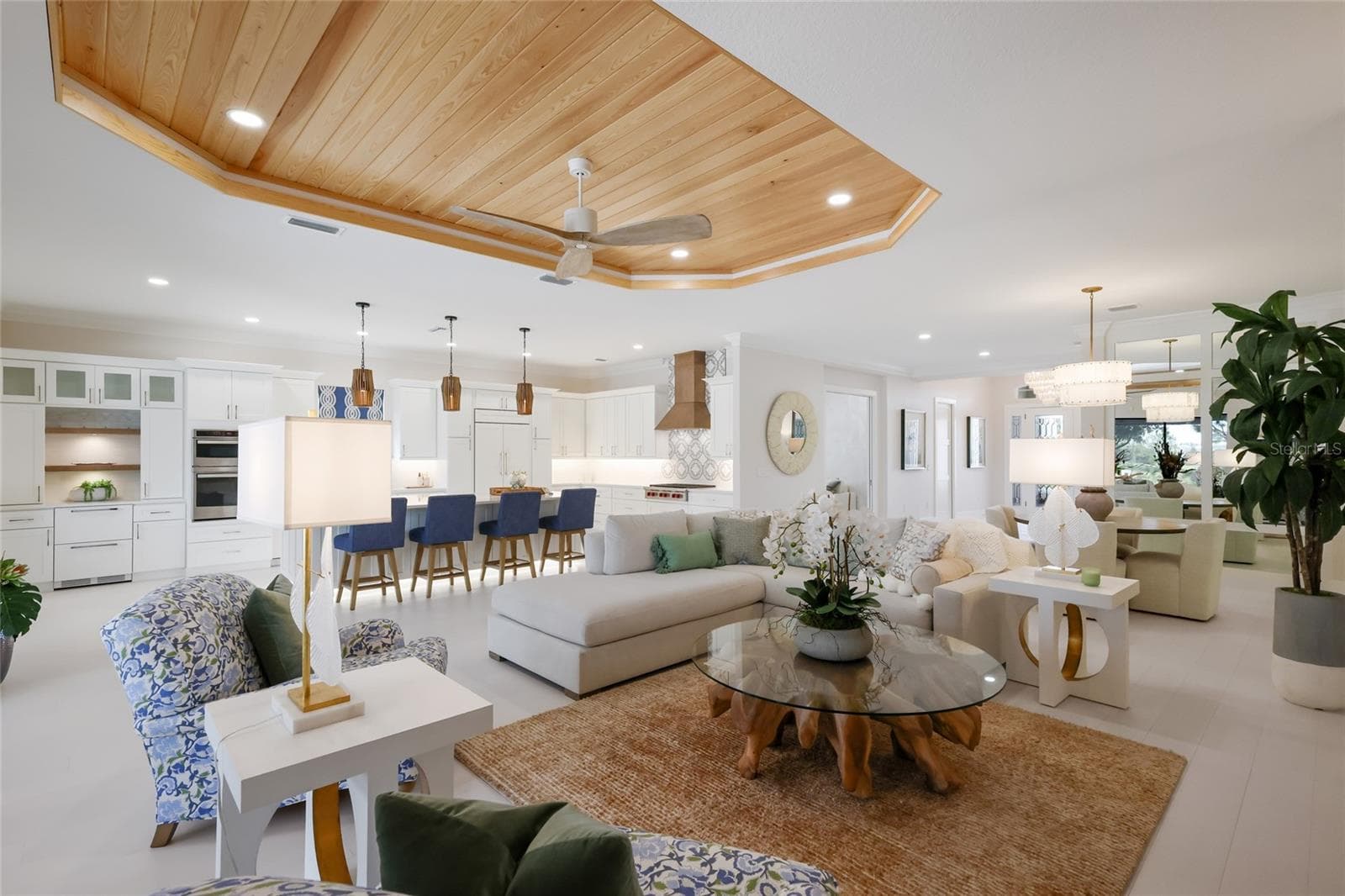 Single Family Residence at 3860 SANTA CATERINA BLVD, LAKEWOOD RANCH, photo 16 of 75