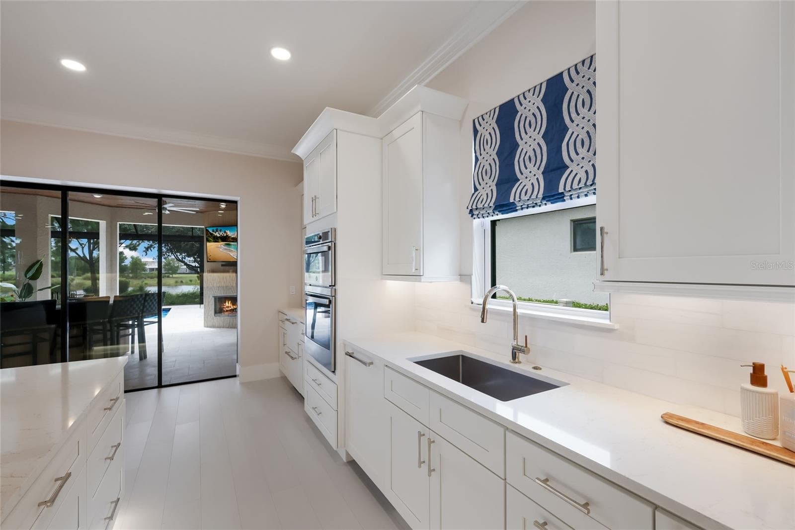 Single Family Residence at 3860 SANTA CATERINA BLVD, LAKEWOOD RANCH, photo 19 of 75