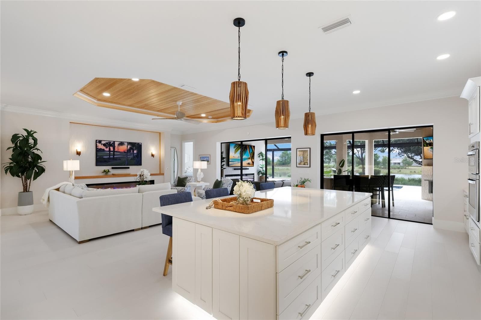 Single Family Residence at 3860 SANTA CATERINA BLVD, LAKEWOOD RANCH, photo 22 of 75