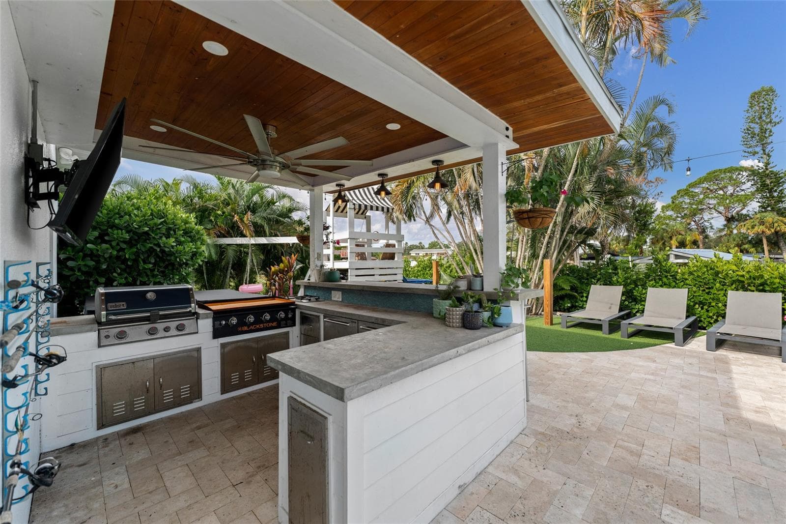 Outdoor Kitchen - 4785 BUTTERFLY PL NE, ST PETERSBURG