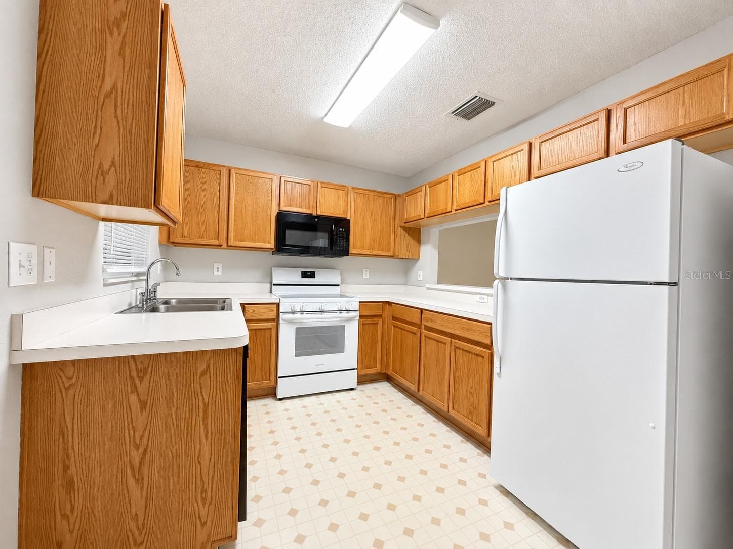 Townhouse at 2260 FLUORSHIRE DR, BRANDON, photo 14 of 30