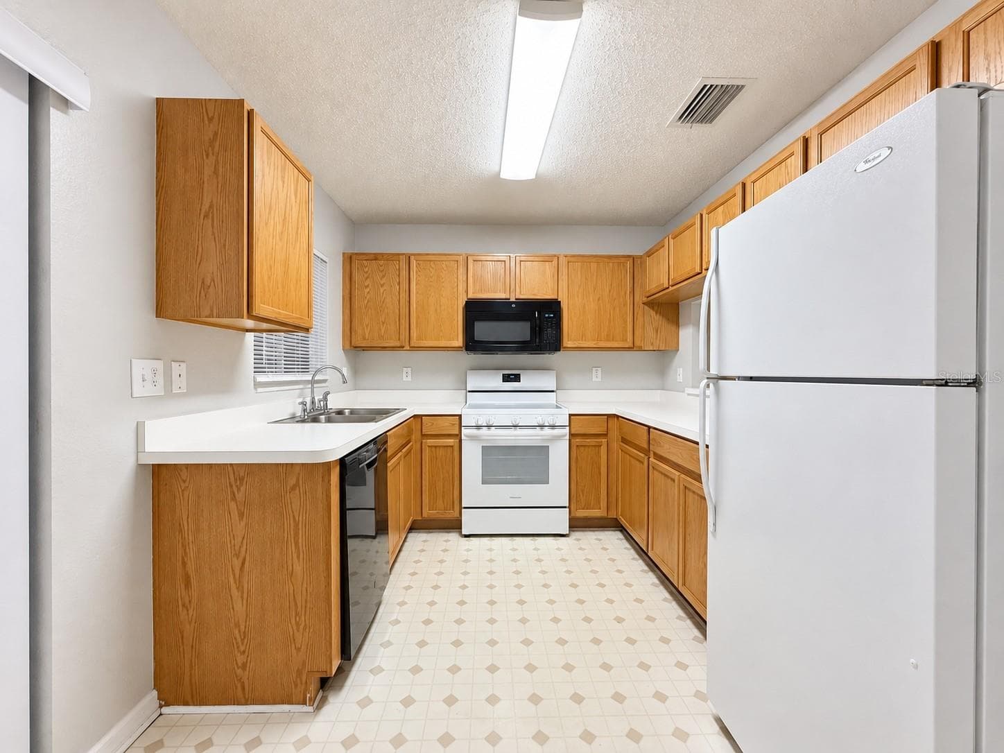 Townhouse at 2260 FLUORSHIRE DR, BRANDON, photo 16 of 30