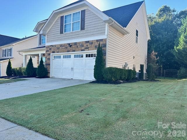 Single Family Residence at 1333 Secret Path Drive, Fort Mill, photo 17 of 49