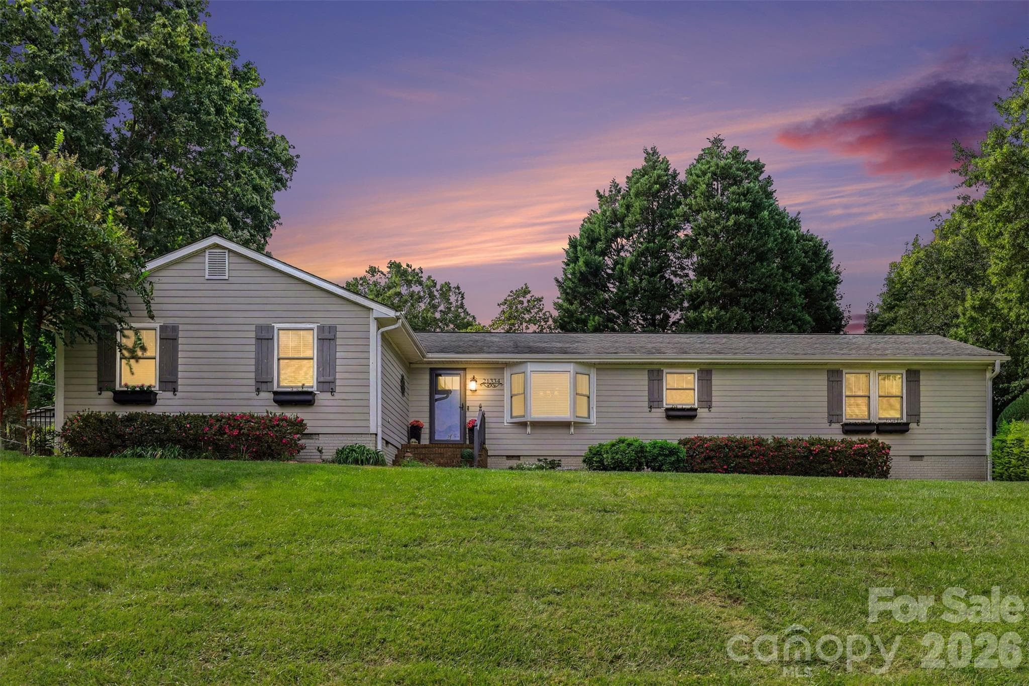 Single Family Residence at 21334 Sandy Cove Road, Cornelius, photo 3 of 36