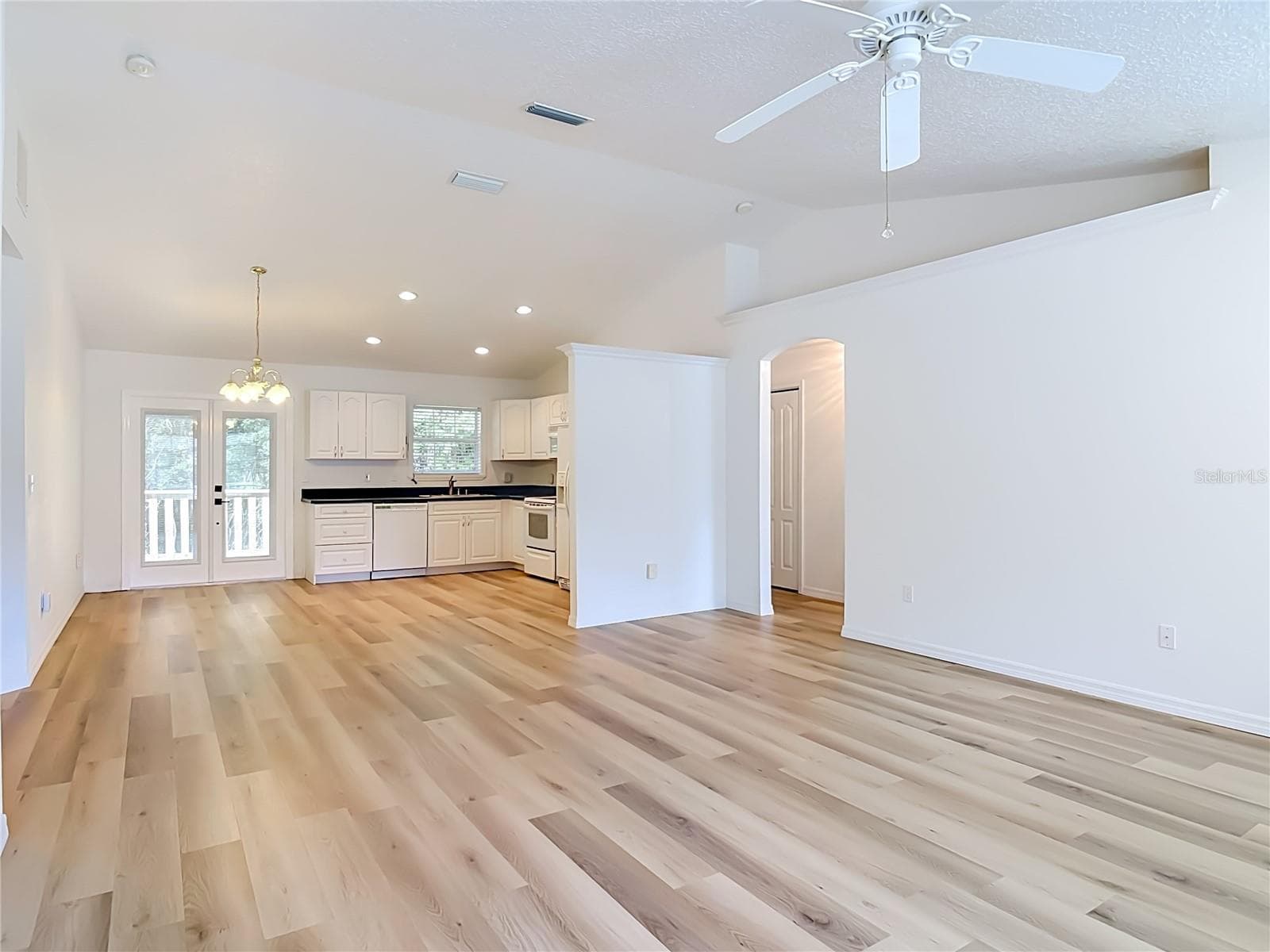 Single Family Residence at 411 COLLINS CT, ORANGE CITY, photo 7 of 34